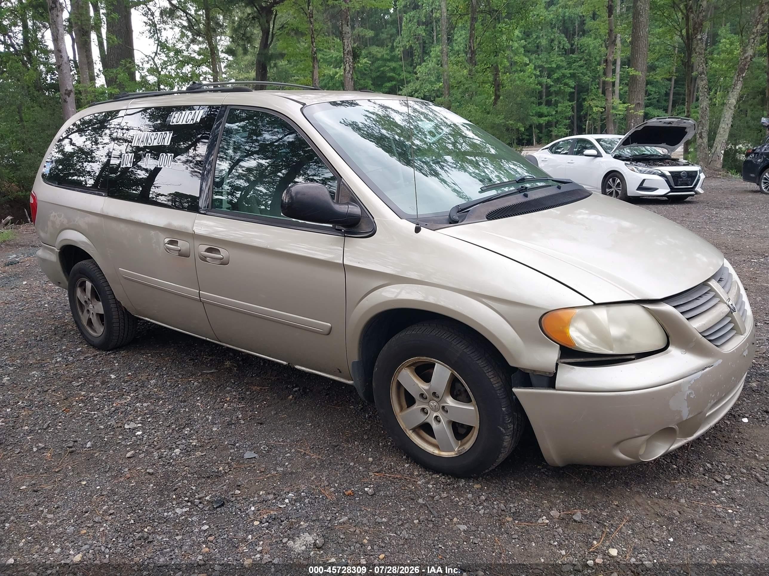 2005 Dodge Caravan SXT, VIN 2D4GP44L55R484804 — Rear end