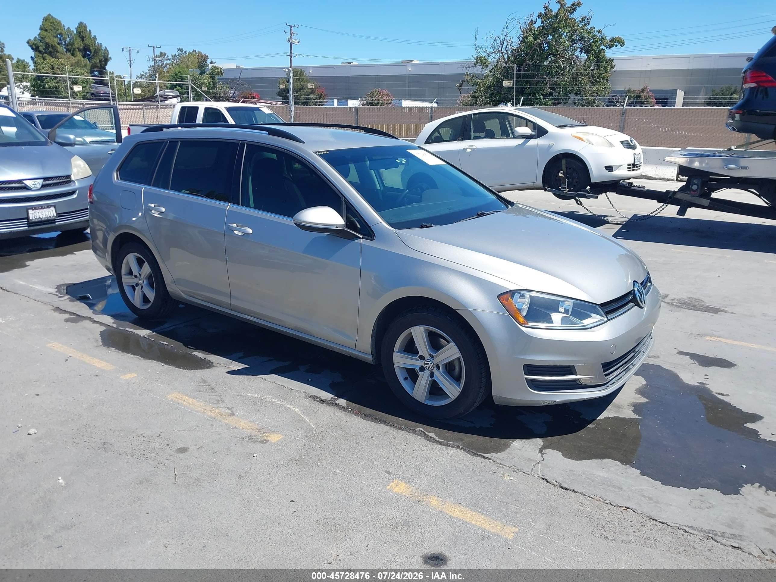 2015 Volkswagen Golf S, VIN 3VWCA7AU1FM519470 — Normal wear