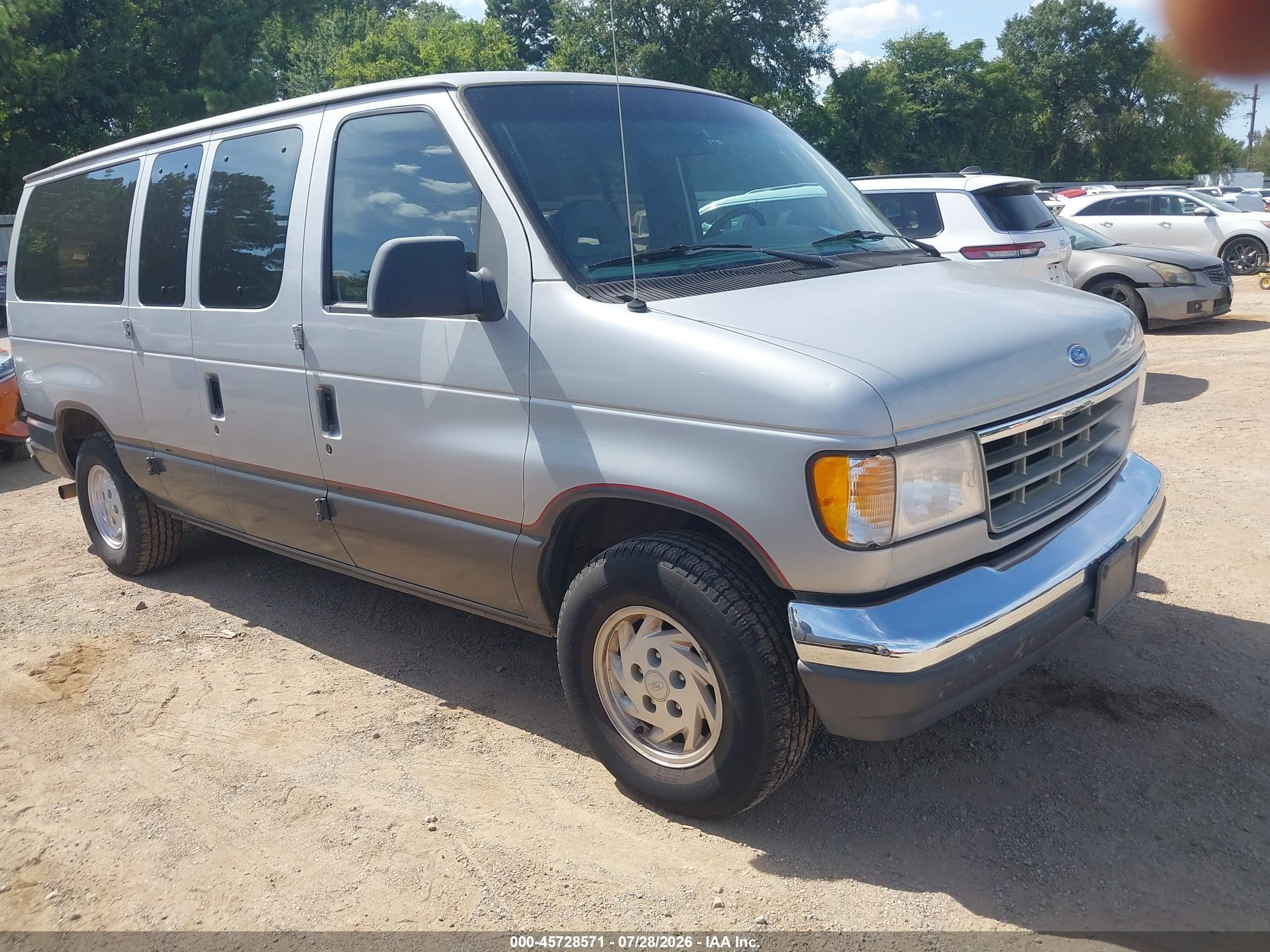 1992 Ford Econoline Cargo, VIN 1FMEE11H8NHA12340 — Normal wear