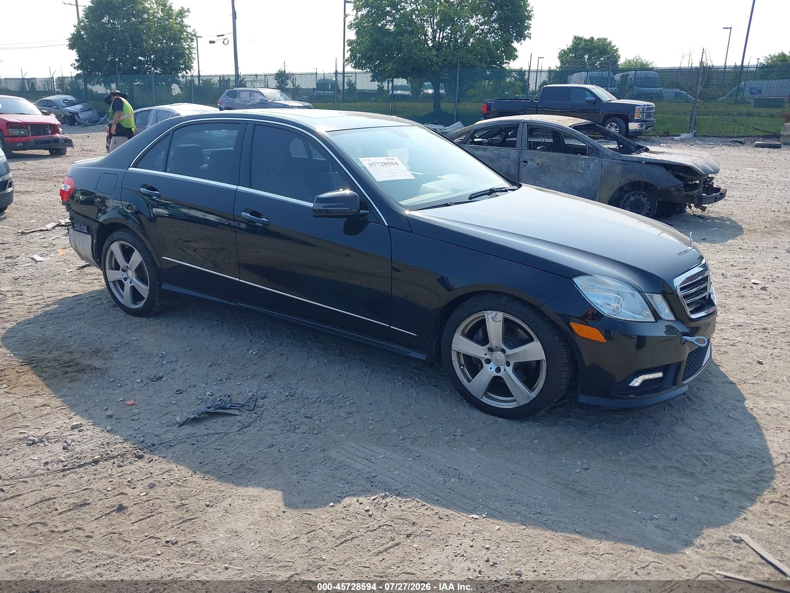 2011 Mercedes-Benz E 350 Luxury, VIN WDDHF8HB8BA444820 — Rear end