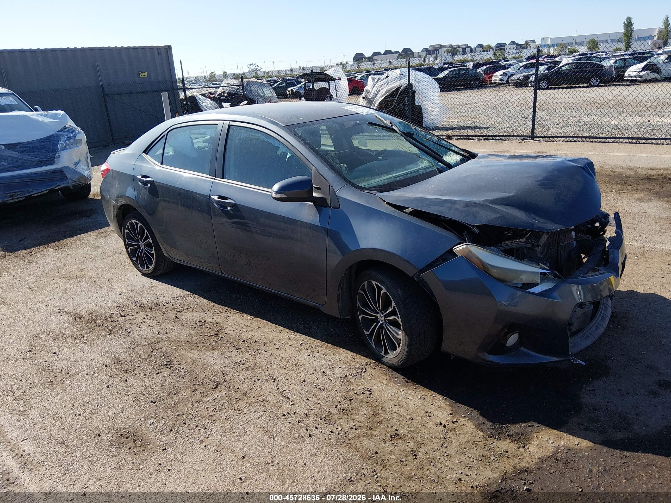 2015 Toyota Corolla LE, VIN 5YFBURHEXFP274337 — Front end