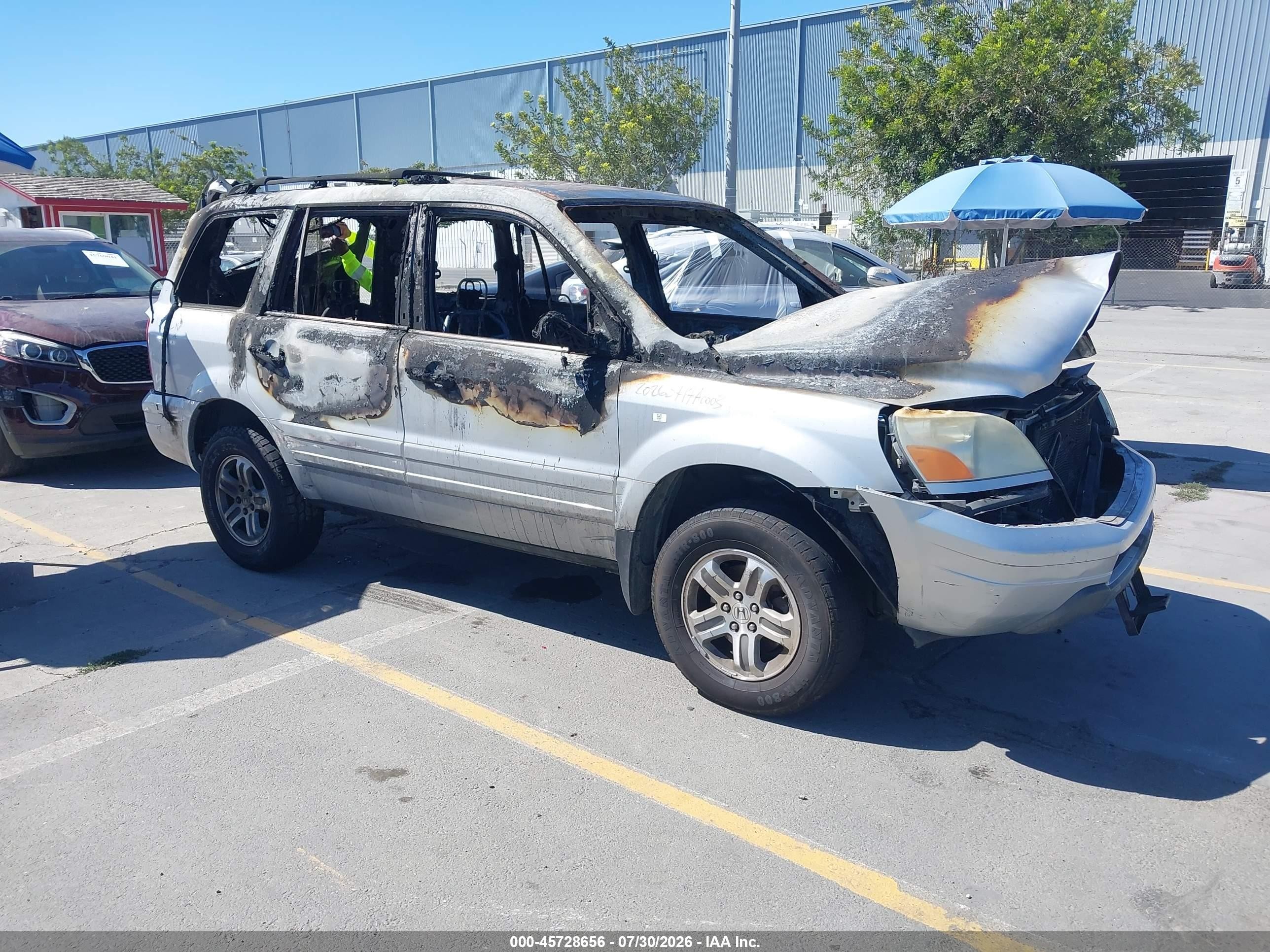 2004 Honda Pilot EX, VIN 2HKYF18514H540599 — Пожар