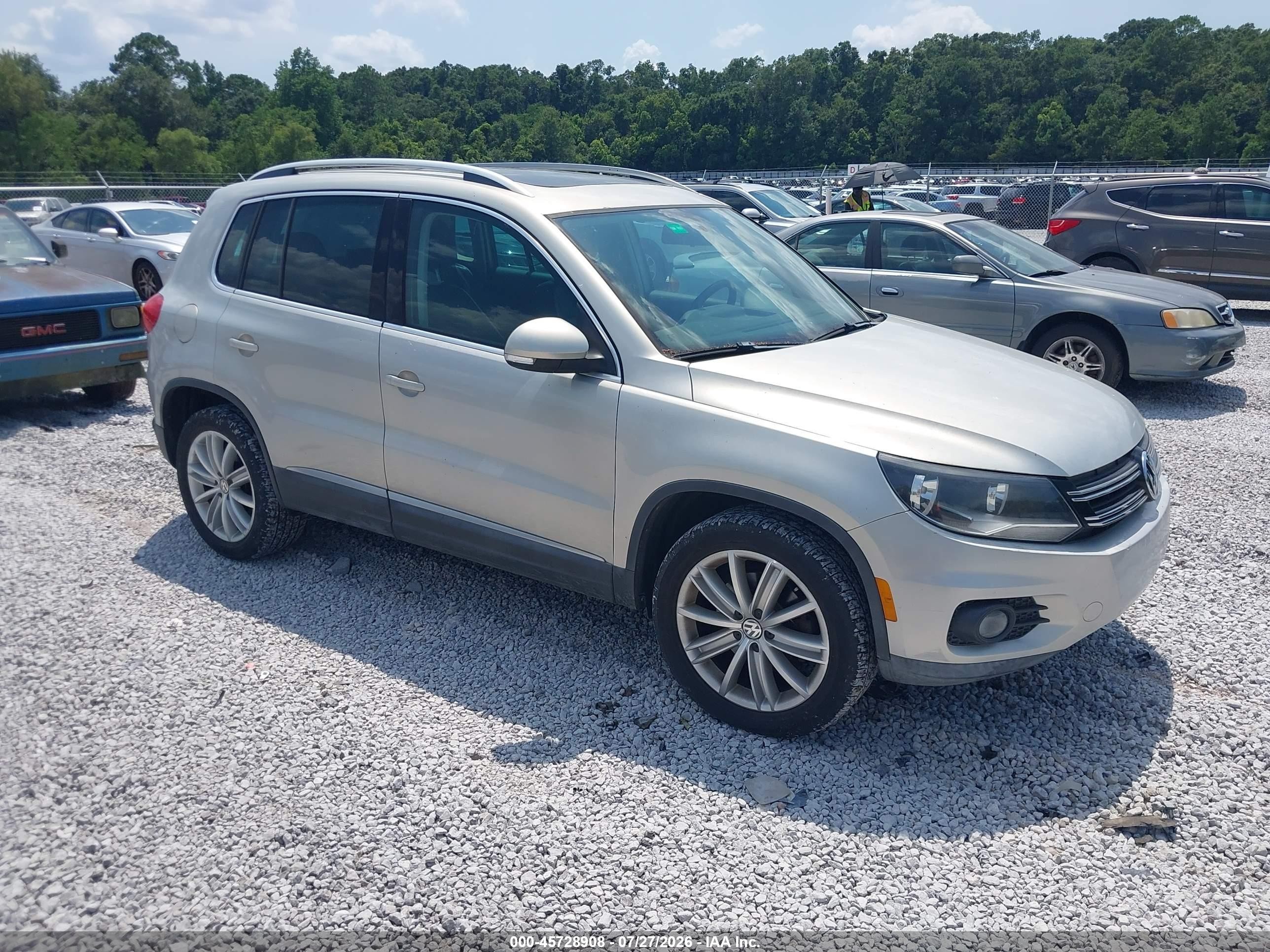 2013 Volkswagen Tiguan S, VIN WVGAV7AX6DW547203 — Normal wear