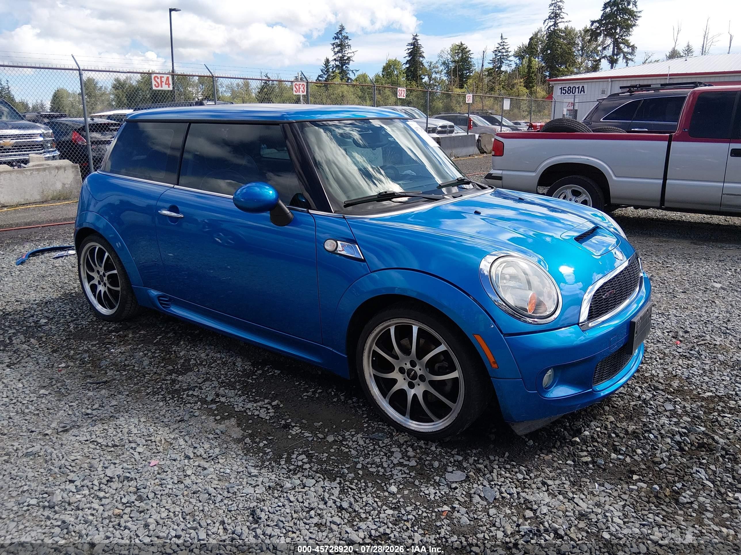 2007 MINI Hardtop S, VIN WMWMF73507TL84870 — Бок