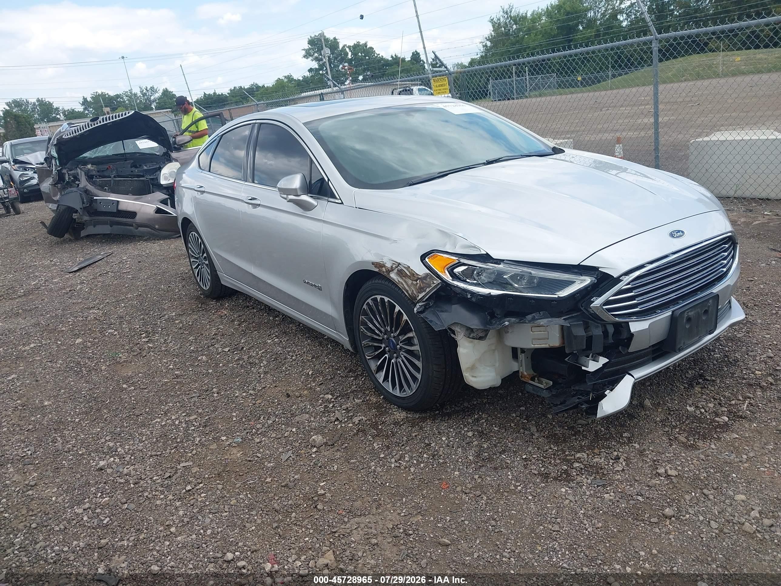 2017 Ford Fusion Hybrid Titanium, VIN 3FA6P0RU5HR128974 — Front end
