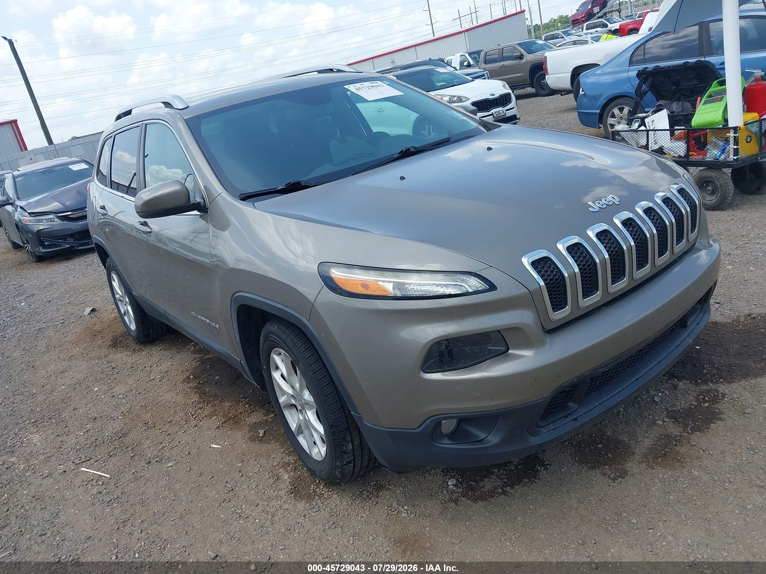 2016 Jeep Cherokee Latitude, VIN 1C4PJLCB4GW351737 — Side