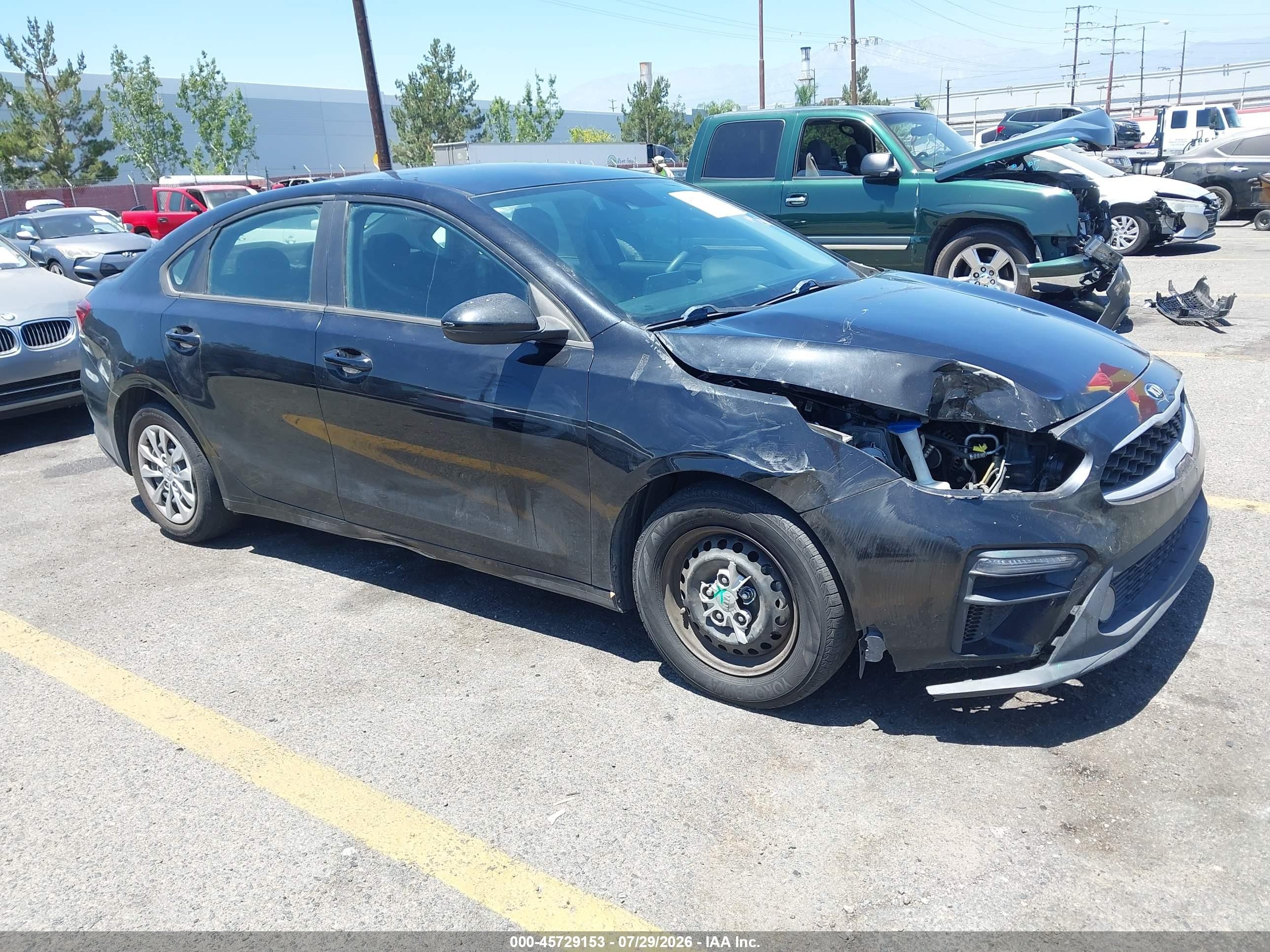 2021 Kia Forte LXS, VIN 3KPF24AD5ME368331 — Front end