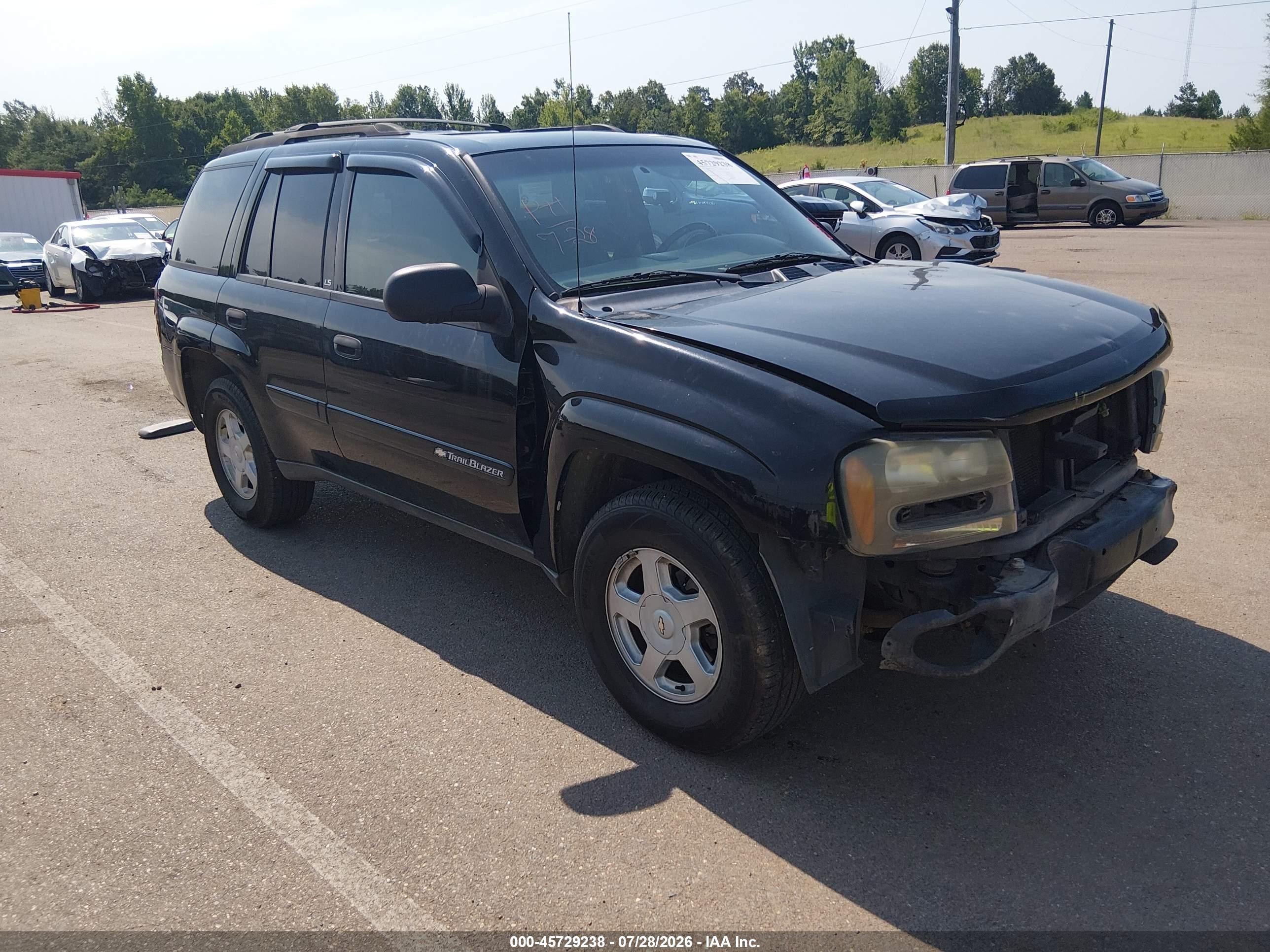 2002 Chevrolet TrailBlazer LS, VIN 1GNDS13S422364080 — Front end