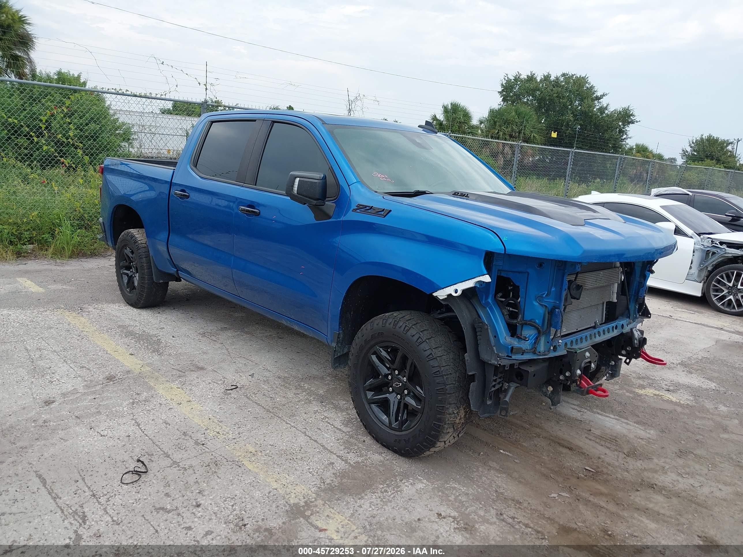 2022 Chevrolet Silverado 1500 LT Trail Boss, VIN 3GCUDFEL7NG517455 — Front end