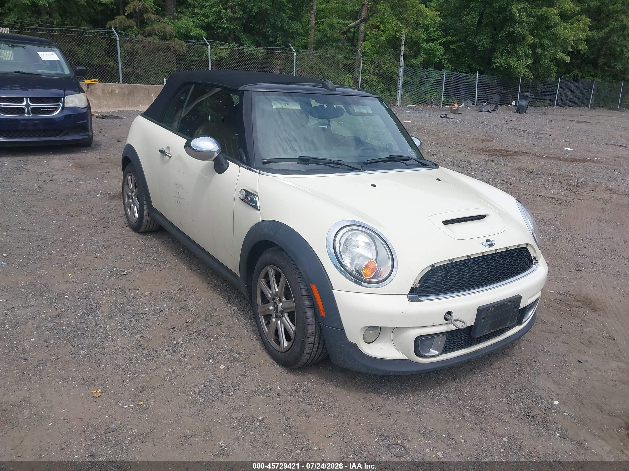 2014 MINI Convertible S, VIN WMWZP3C59ET298272 — Normal wear