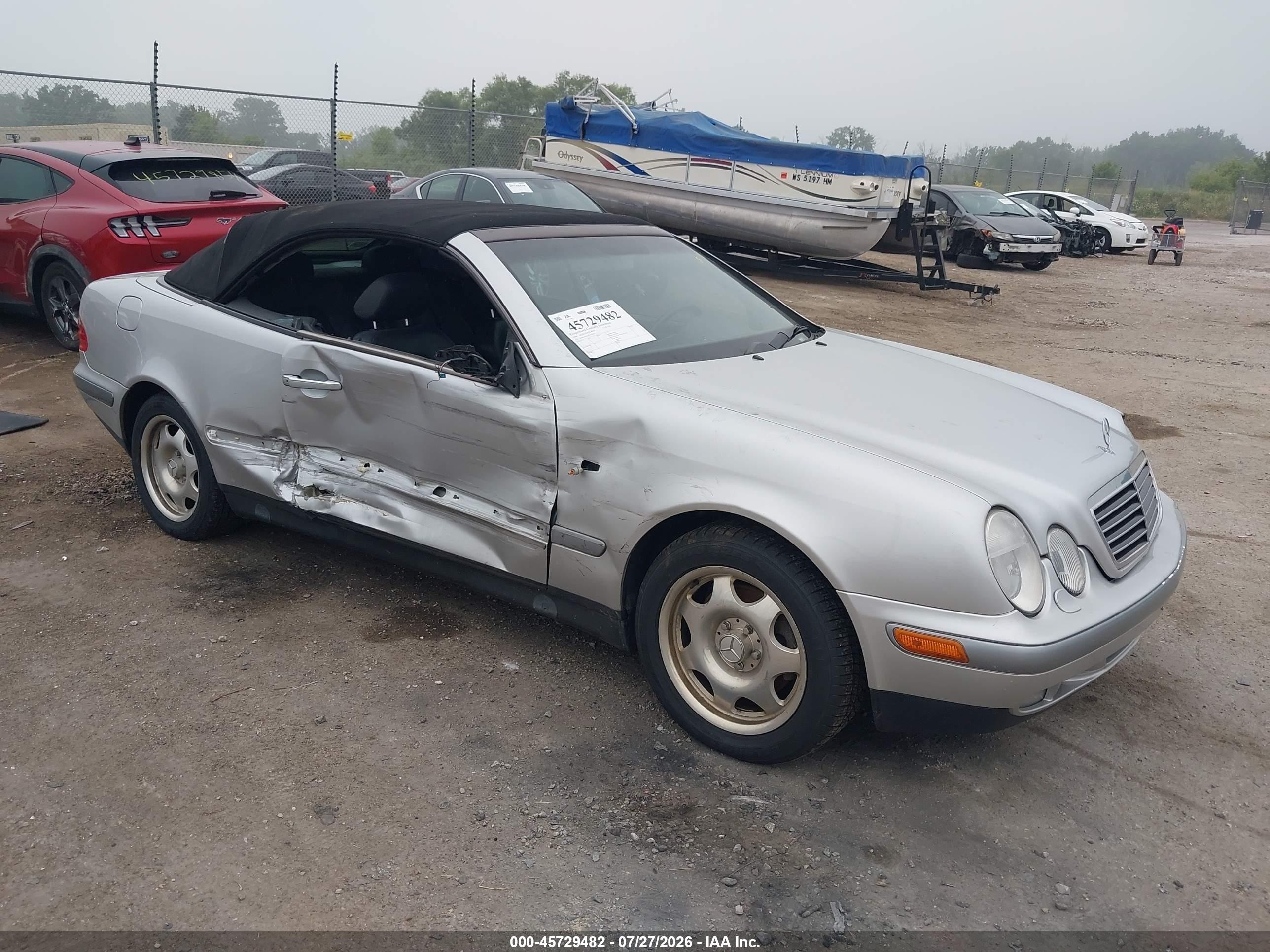1999 Mercedes-Benz CLK 320/430, VIN WDBLK65G4XT009422 — Бок