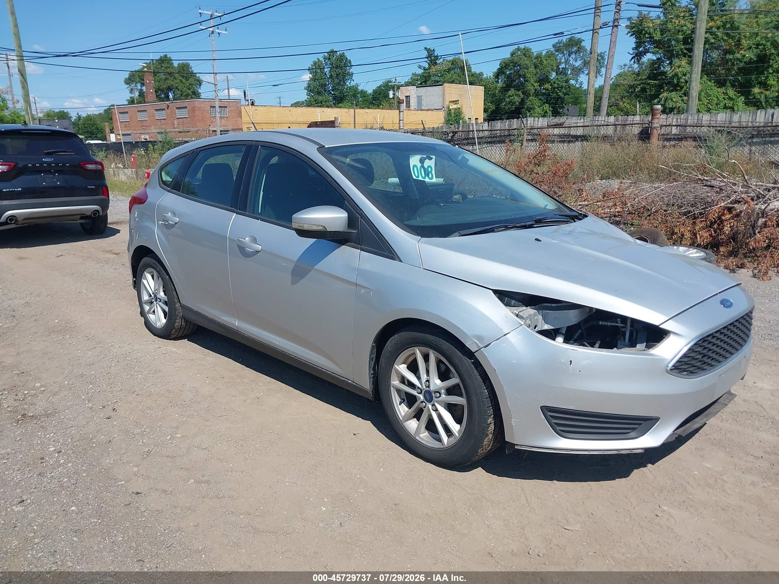 2015 Ford Focus SE, VIN 1FADP3K26FL277200 — Front end