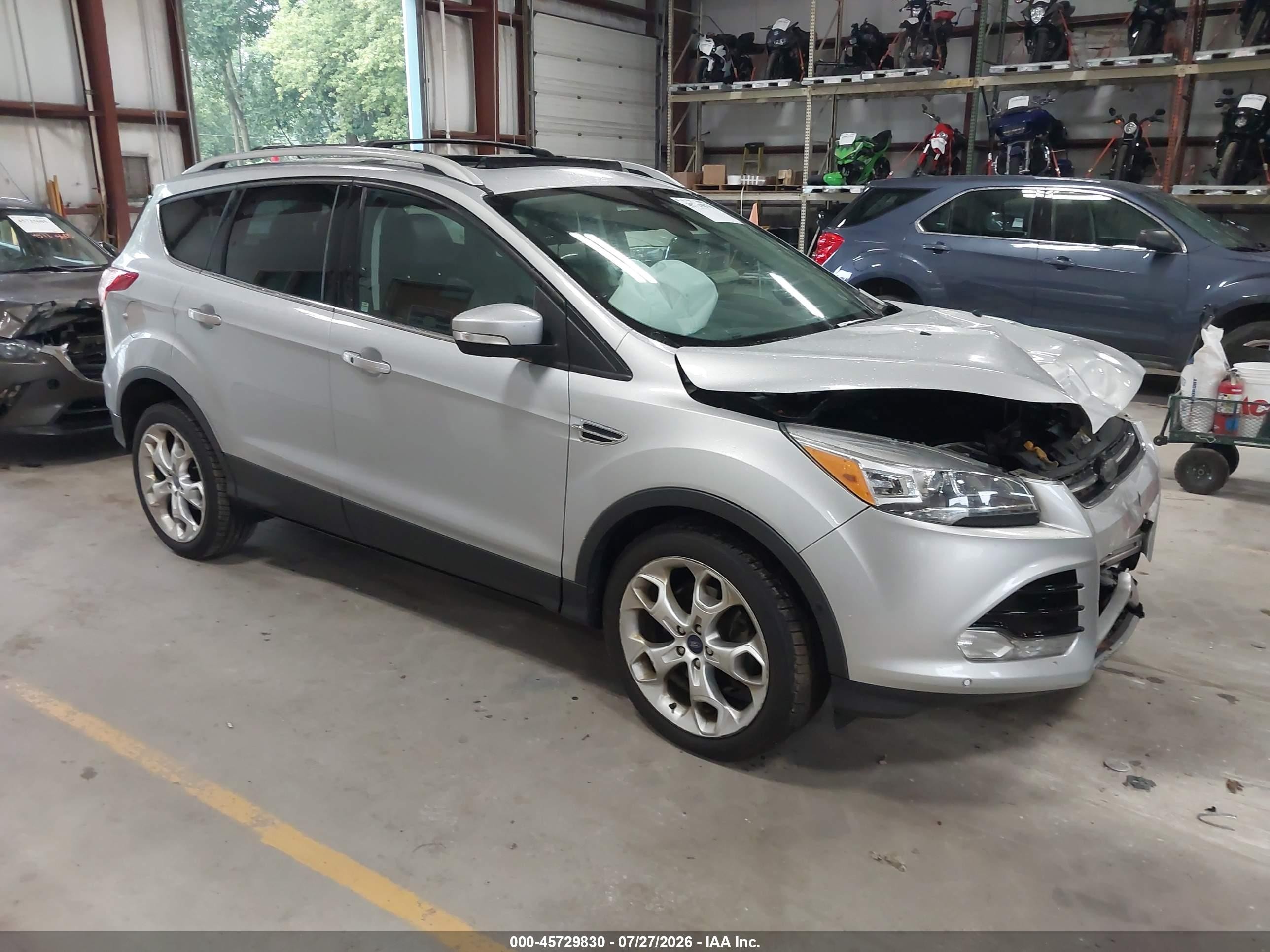2013 Ford Escape Titanium, VIN 1FMCU9J99DUB07805 — Front end
