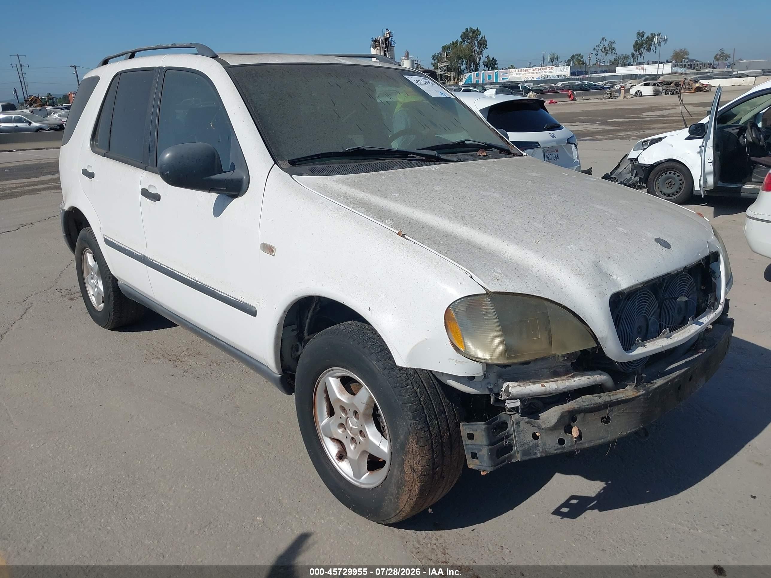 1999 Mercedes-Benz M 320/430/500, VIN 4JGAB54E5XA143785 — Не указано