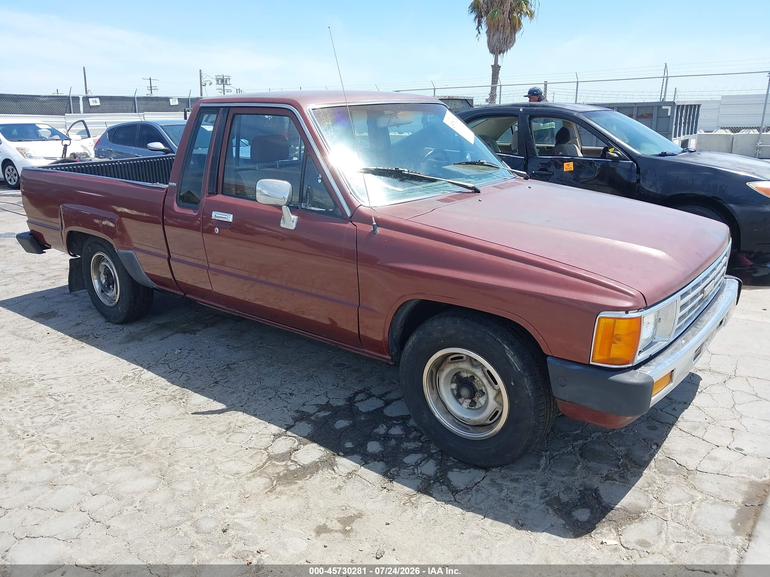 1985 Toyota Pickup Deluxe, VIN JT4RN56D1F5047744 — Normal wear