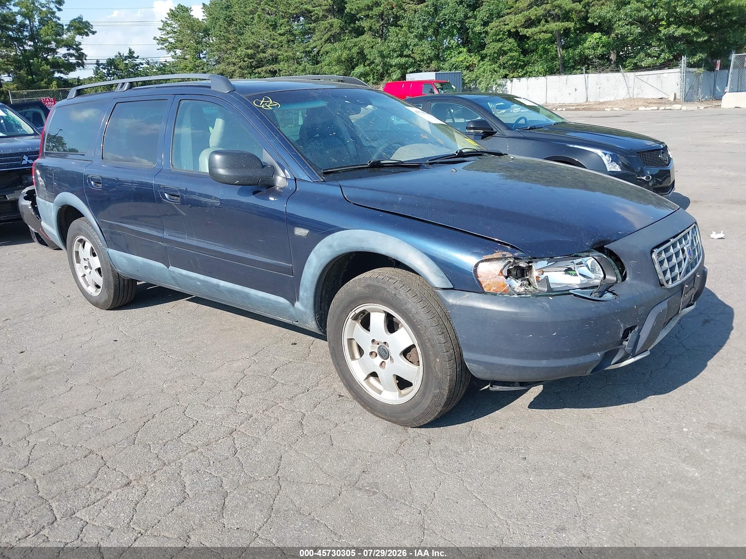 2004 Volvo V70 XC Cross Country, VIN YV1SZ59H541162091 — Front end