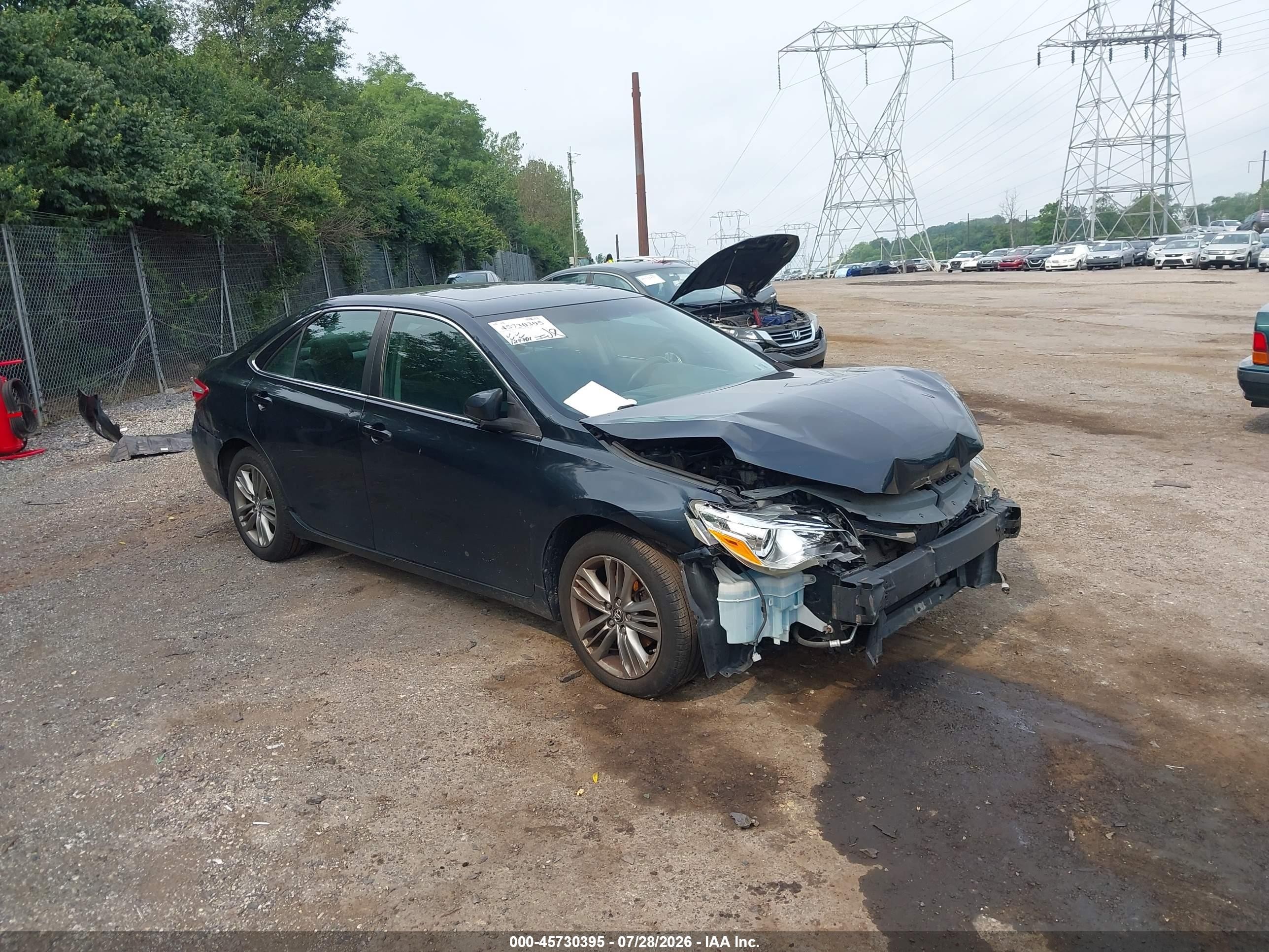 2015 Toyota Camry SE, VIN 4T1BF1FK1FU084915 — Front end