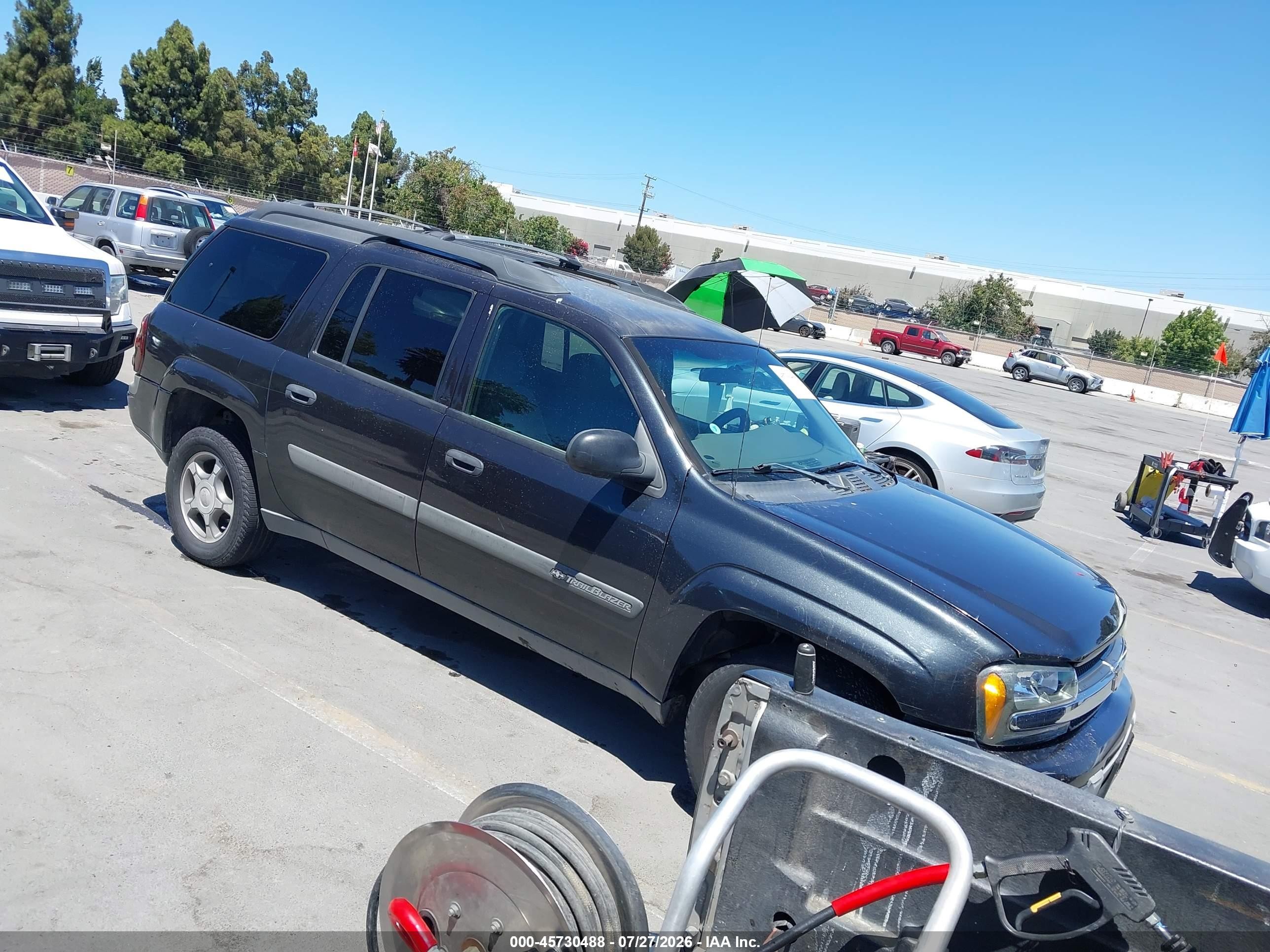 2004 Chevrolet TrailBlazer EXT LT, VIN 1GNES16S446136222 — Front end