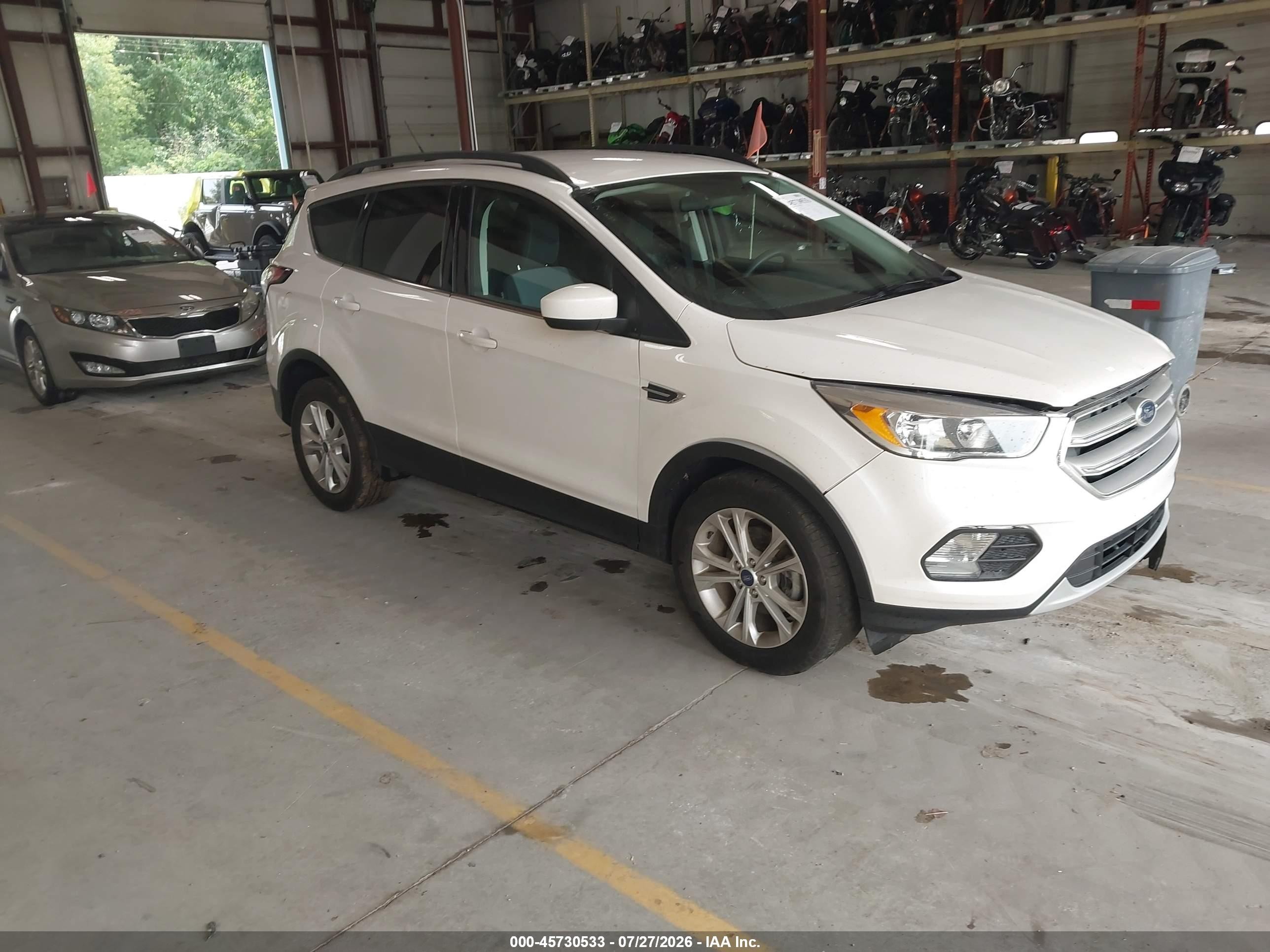 2018 Ford Escape SE, VIN 1FMCU0GD2JUD01546 — Front end