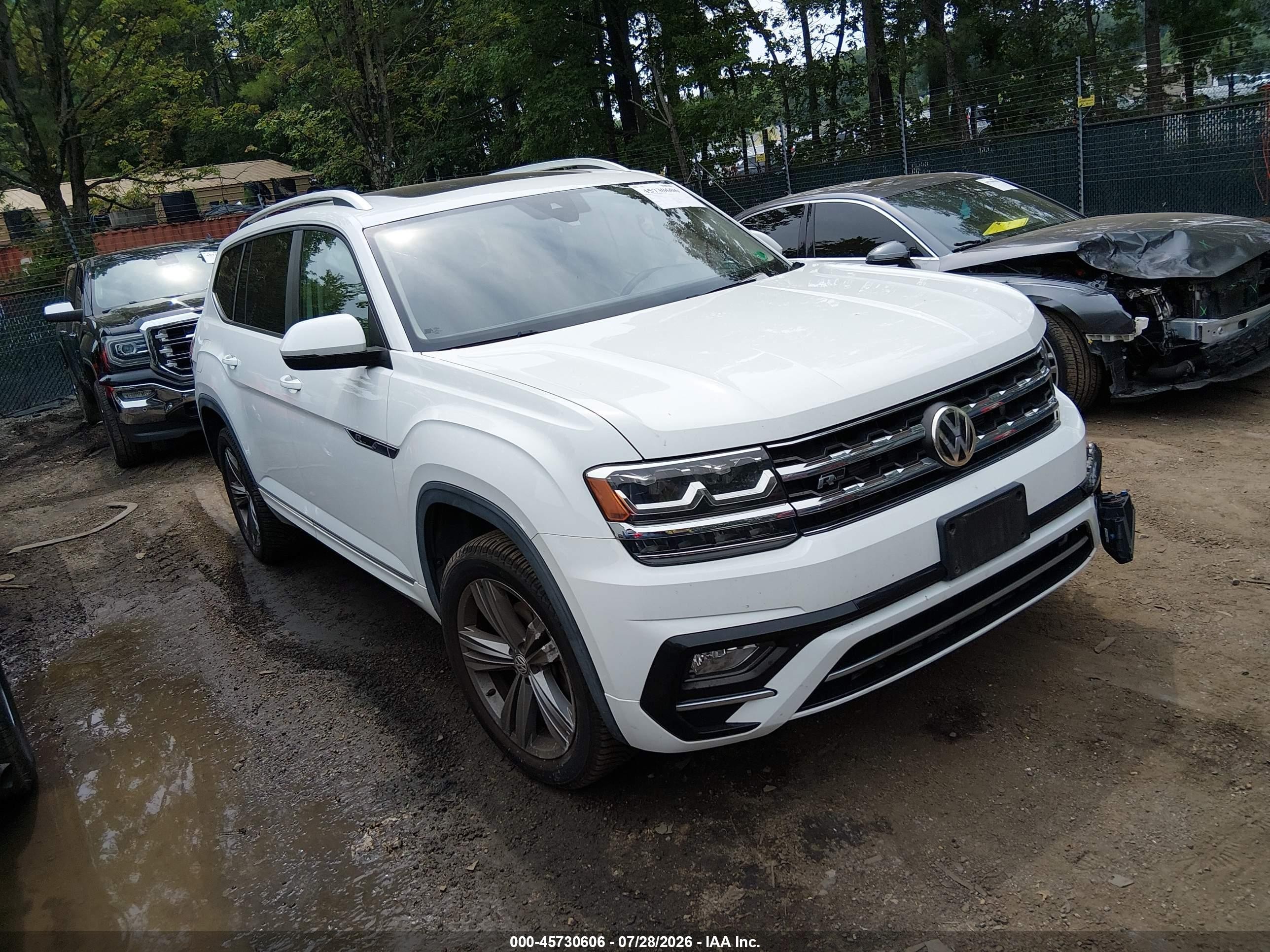 2019 Volkswagen Atlas SE, VIN 1V2XR2CA0KC619167 — Front end