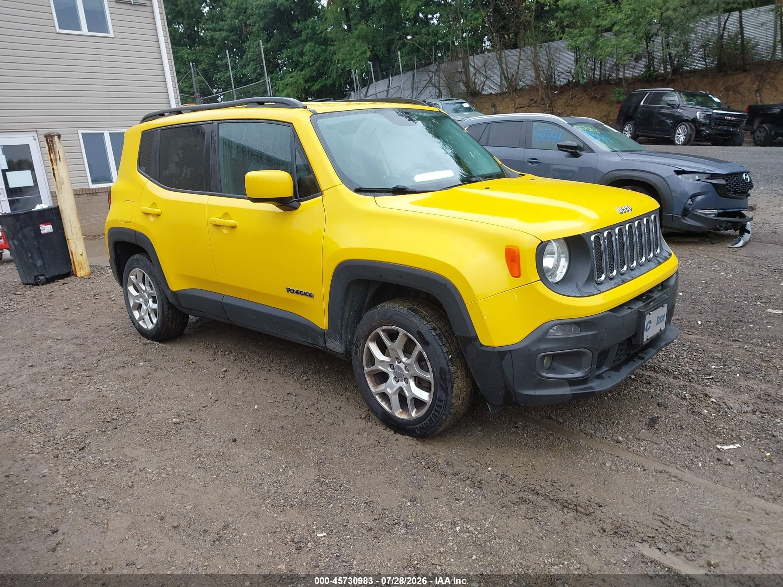 2016 Jeep Renegade Latitude, VIN ZACCJBBT1GPC56486 — Бок