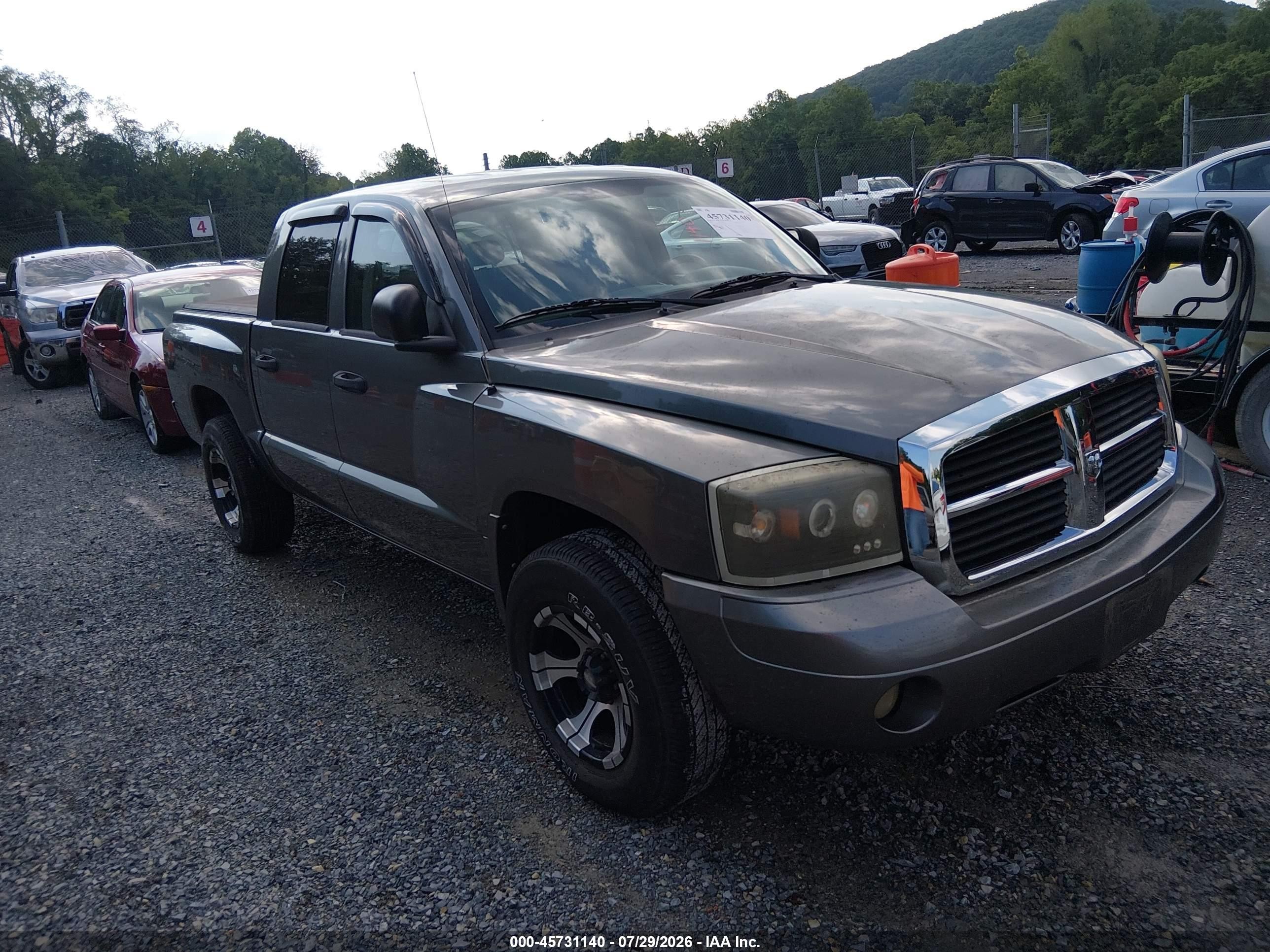 2007 Dodge Dakota SLT, VIN 1D7HE48P27S218572 — Side
