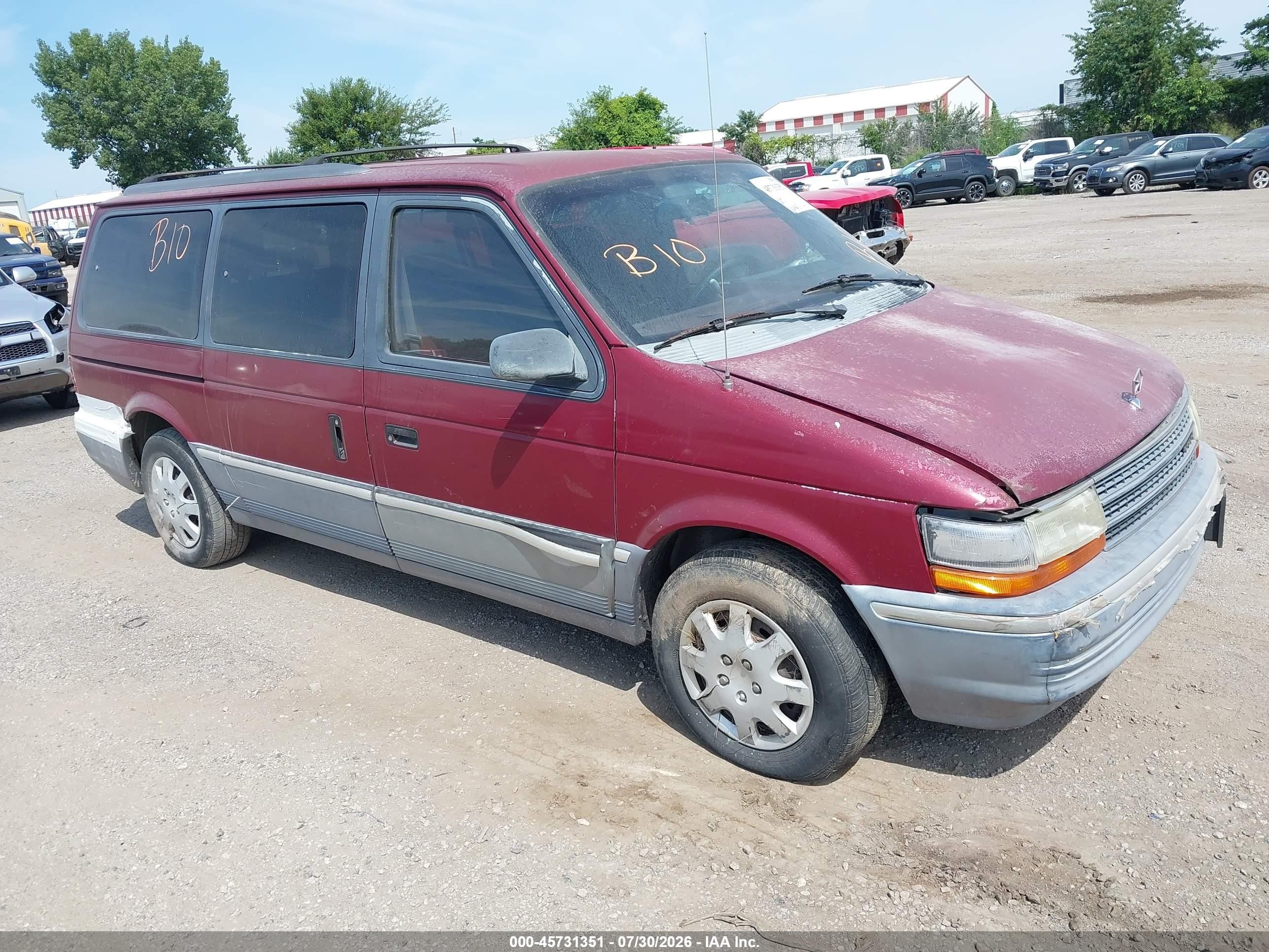 1992 Plymouth Grand Voyager, VIN 1P4GH54R5NX195844 — Normal wear