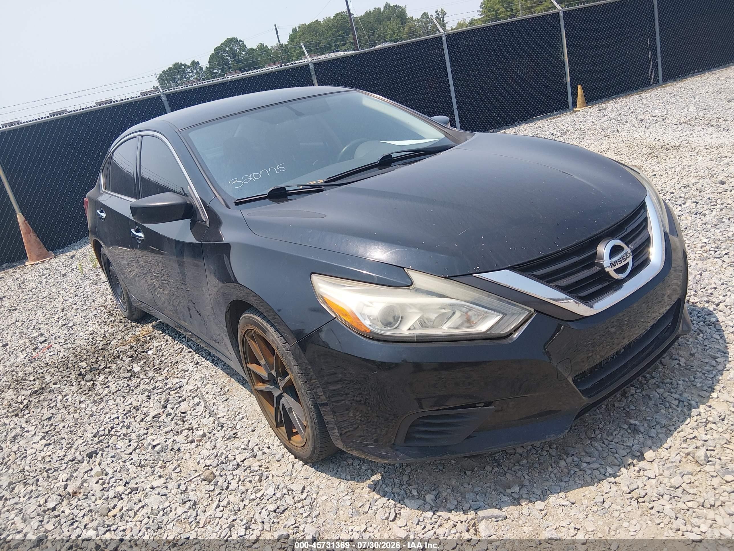 2017 Nissan Altima SR, VIN 1N4AL3AP6HN320775 — Rear end