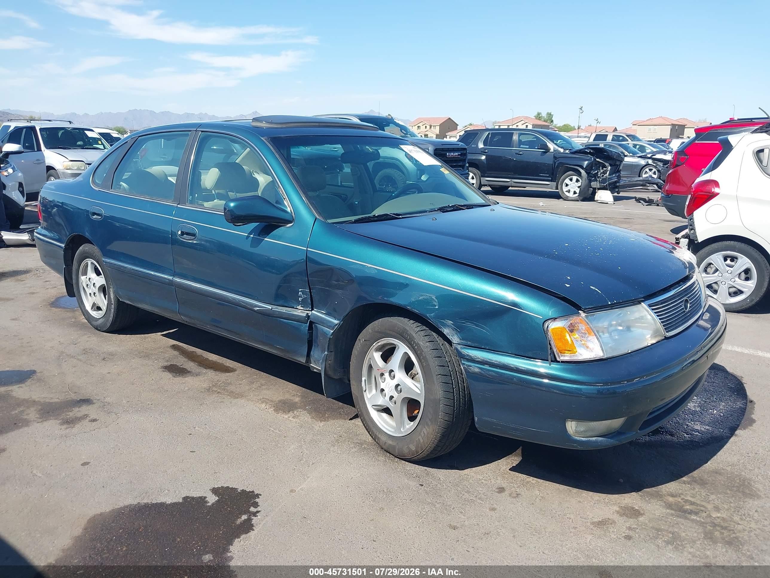 1998 Toyota Avalon XLS, VIN 4T1BF18B1WU280981 — Side