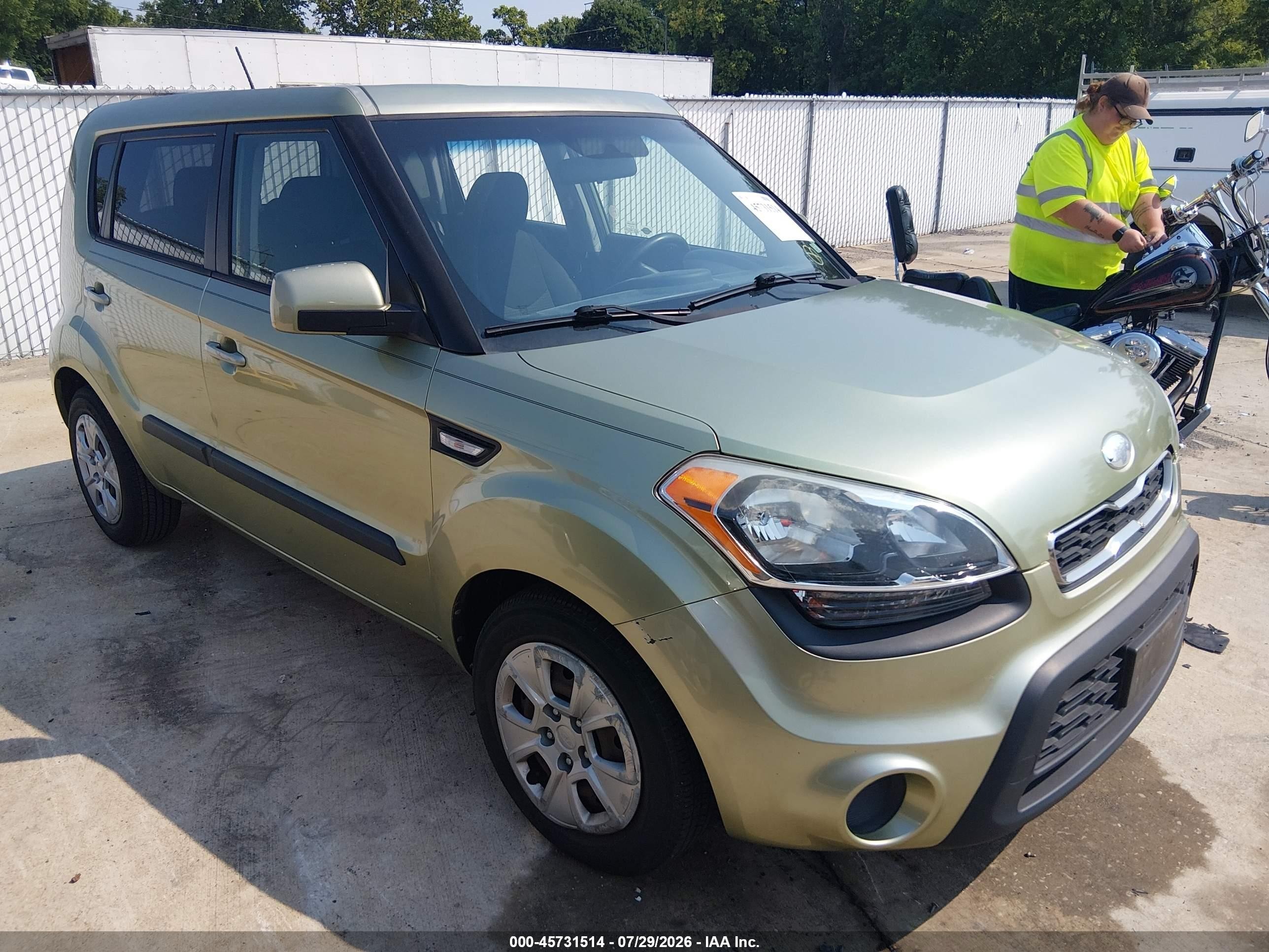 2013 Kia Soul, VIN KNDJT2A55D7588038 — Side