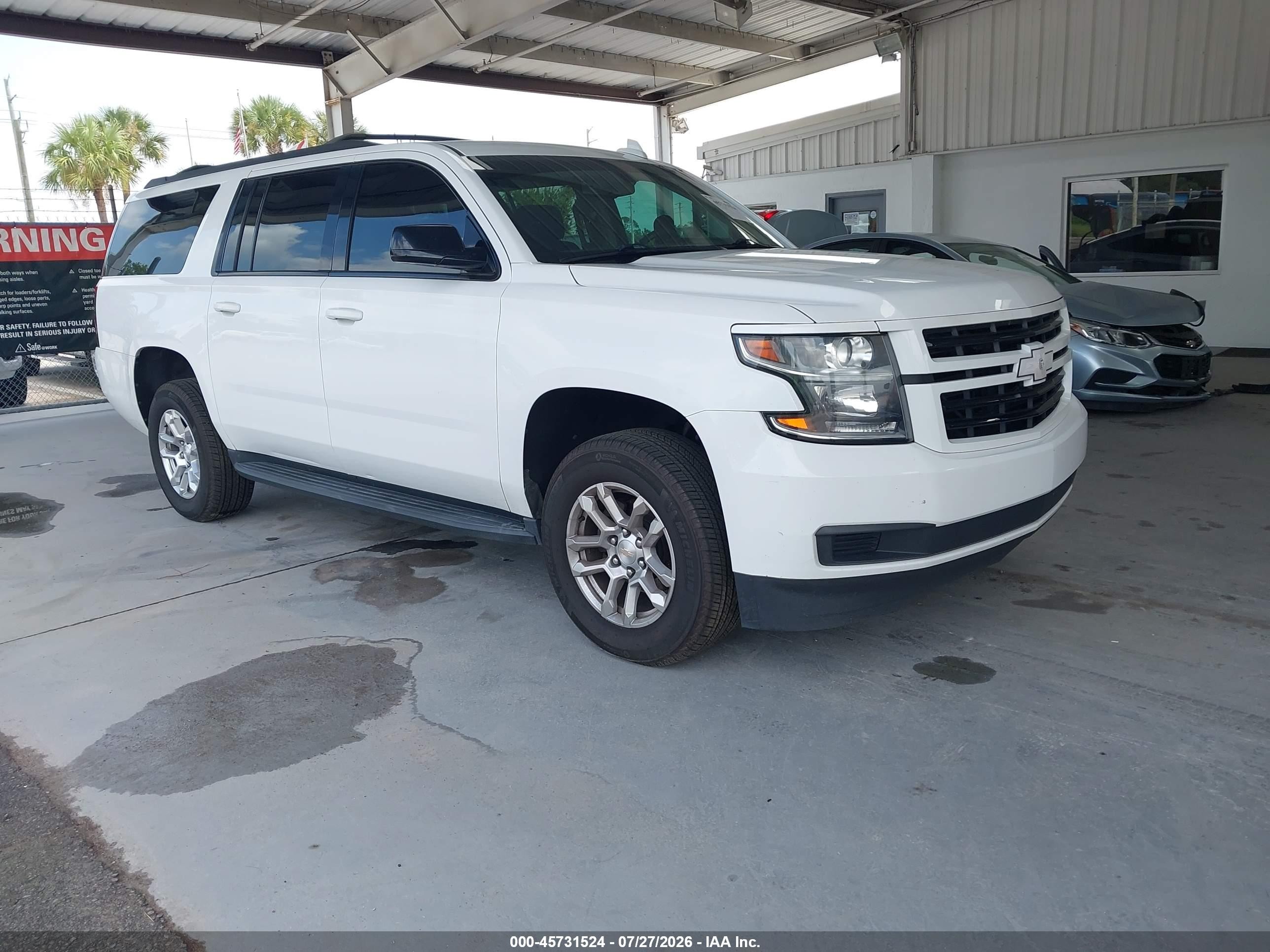 2018 Chevrolet Suburban LS, VIN 1GNSCGKC6JR257118 — Normal wear