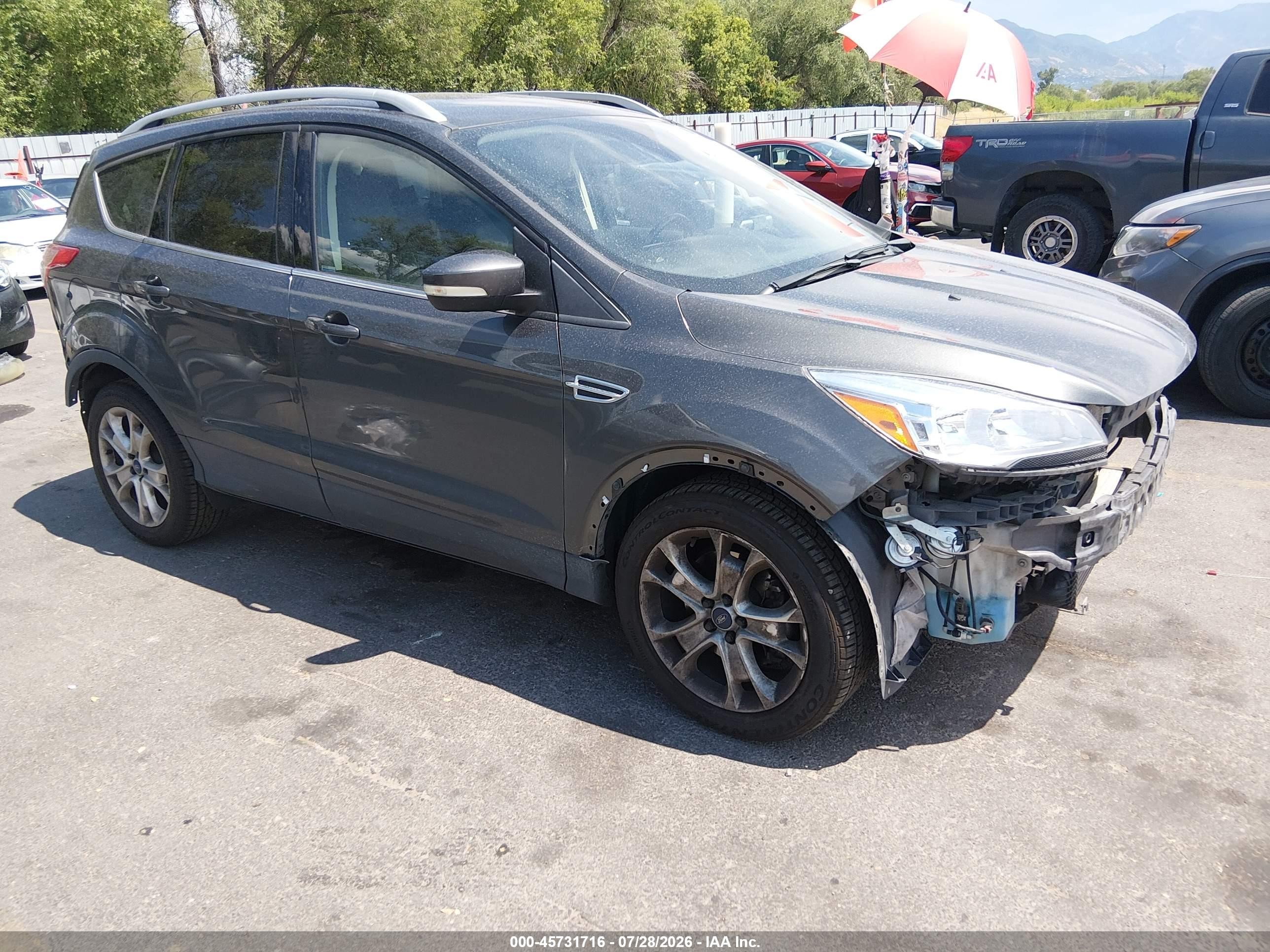 2016 Ford Escape Titanium, VIN 1FMCU0J95GUA84880 — Перед
