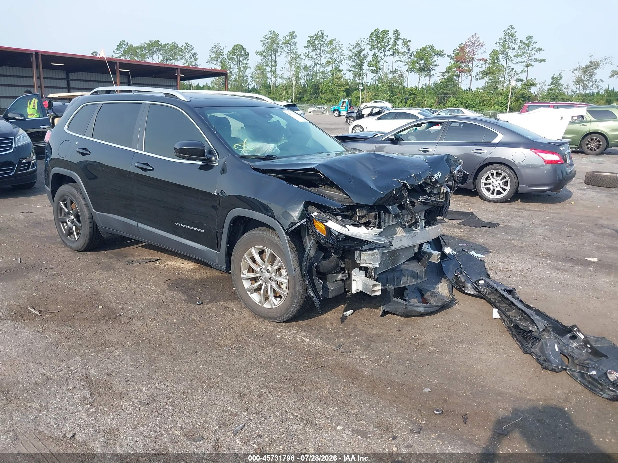 2021 Jeep Cherokee Latitude Lux, VIN 1C4PJMMX1MD223608 — Перед