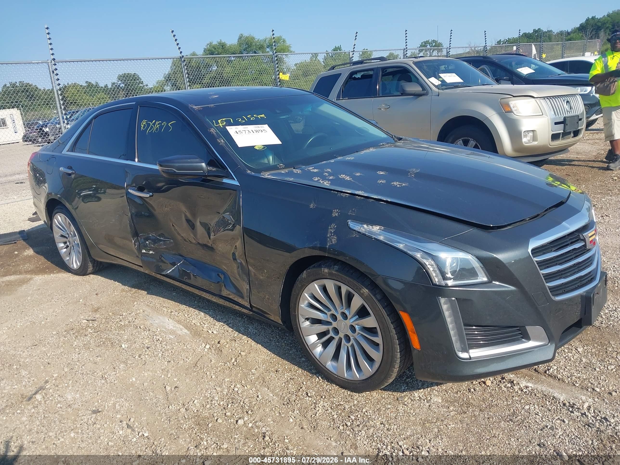 2016 Cadillac CTS Luxury Collection AWD, VIN 1G6AX5SX7G0102626 — Side