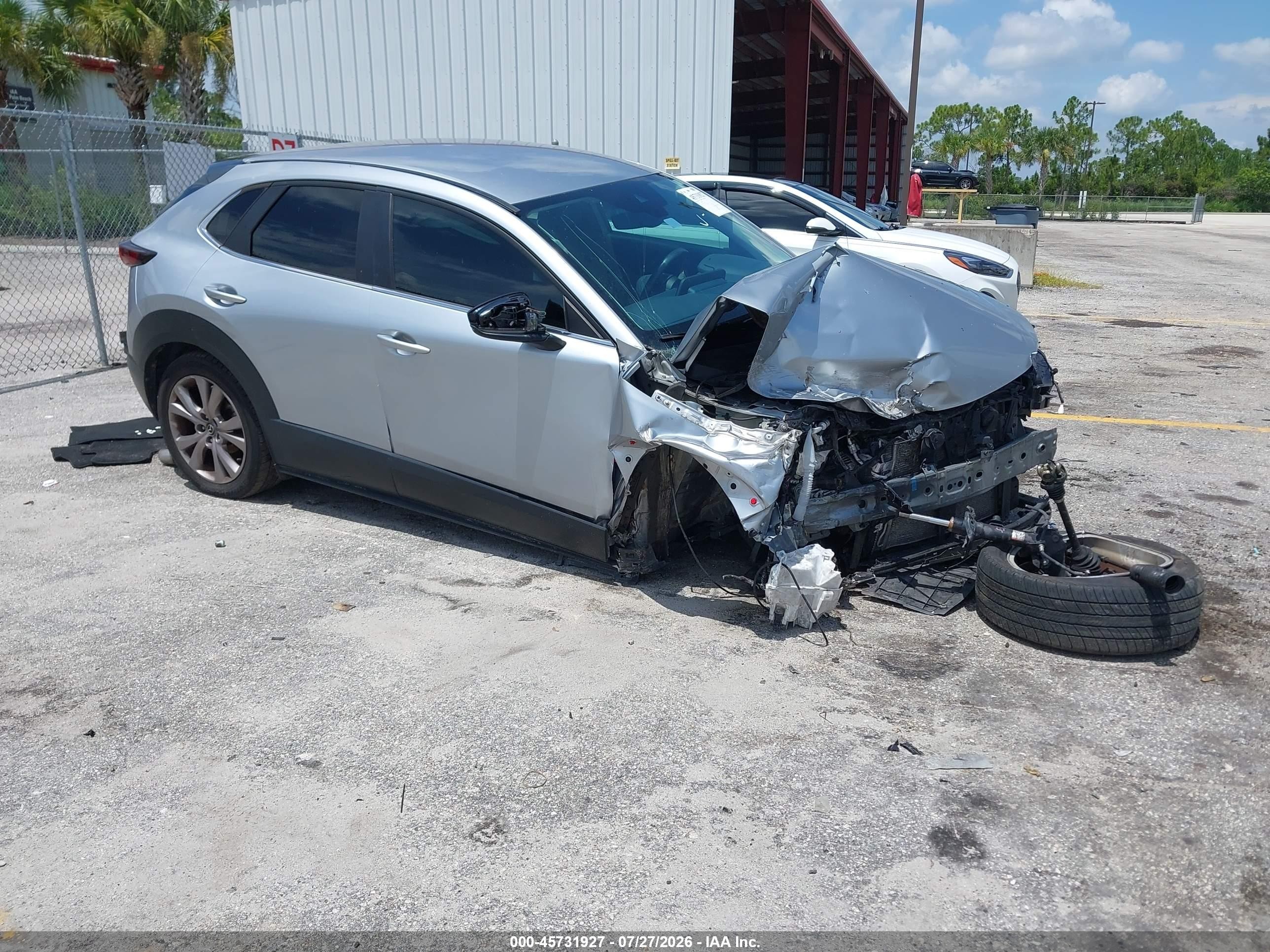 2020 Mazda CX-30 Select, VIN 3MVDMACLXLM121605 — Front end