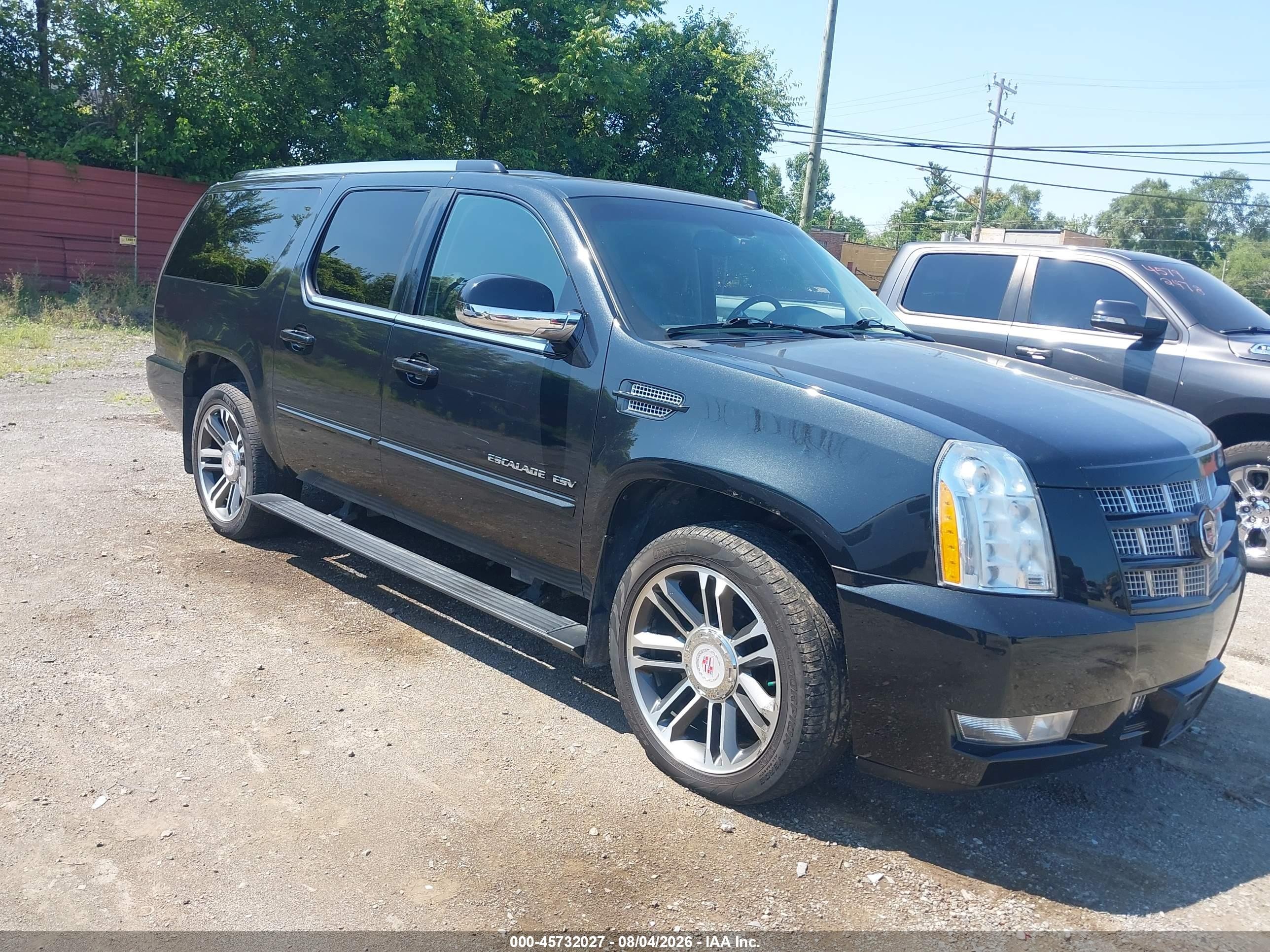 2013 Cadillac Escalade ESV Premium, VIN 1GYS4JEF3DR236072 — Normal wear