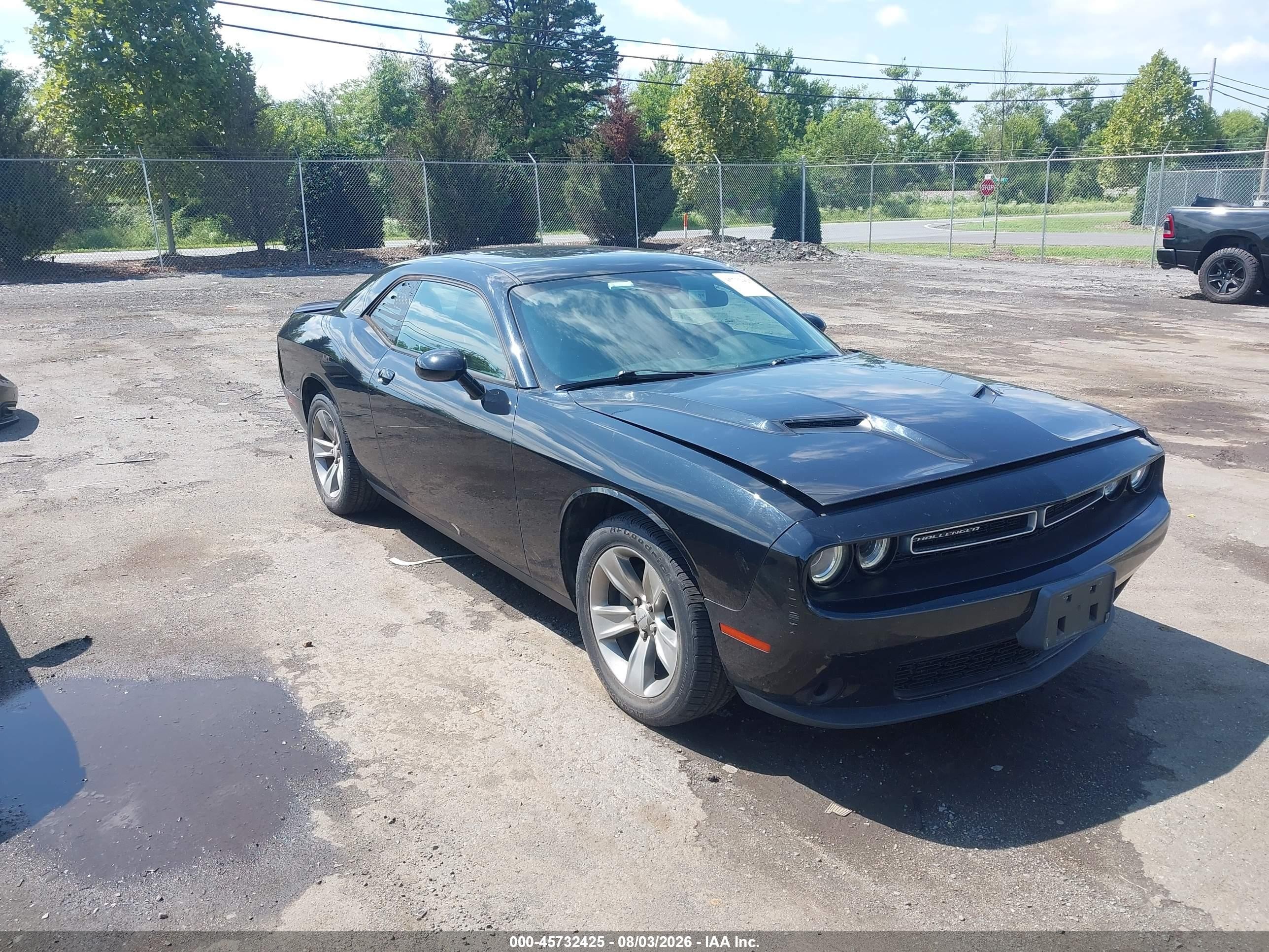 2018 Dodge Challenger SXT Plus, VIN 2C3CDZAG4JH229753 — Rear end