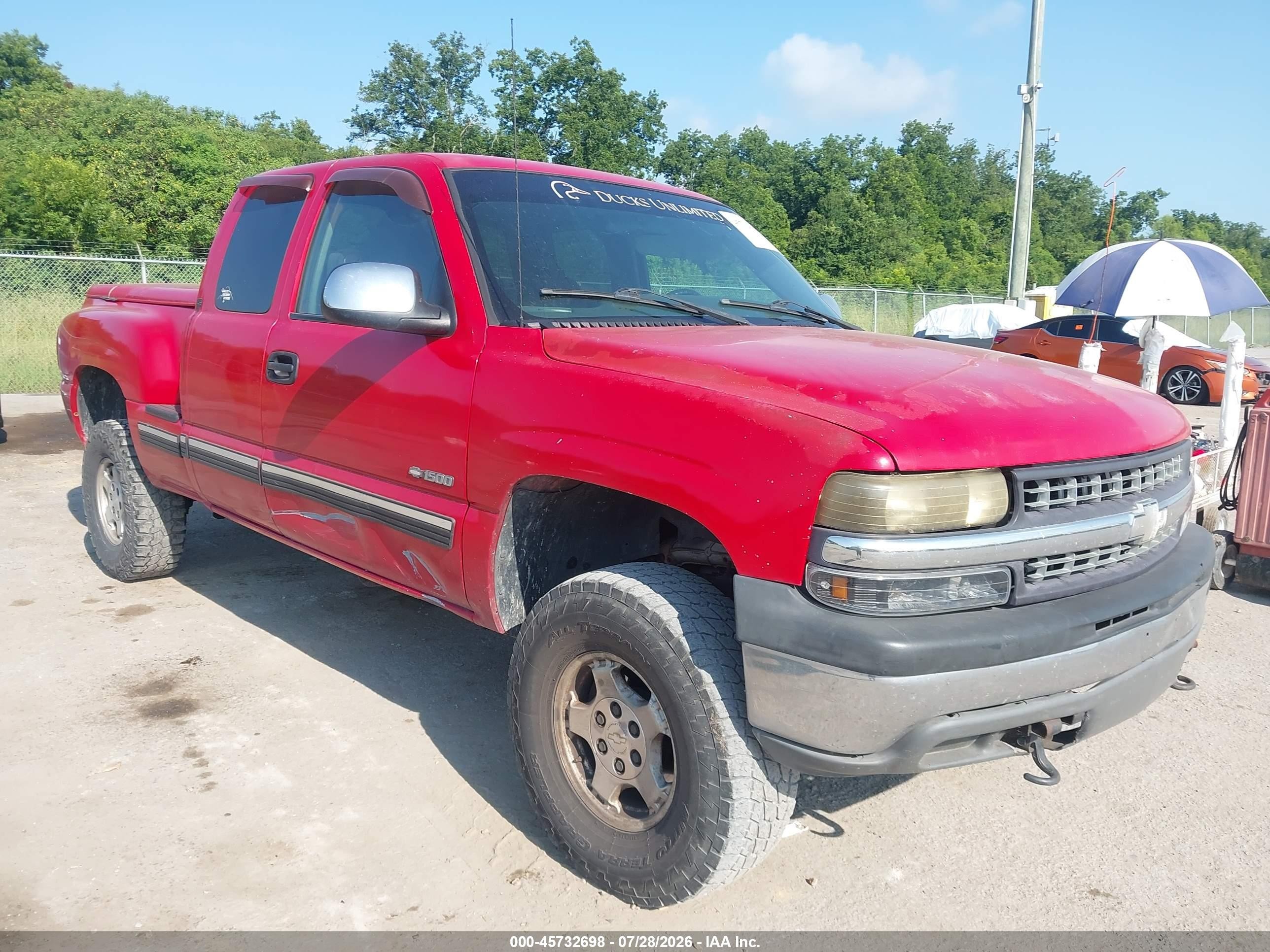 2001 Chevrolet Silverado 1500, VIN 2GCEC19V411159319 — Side