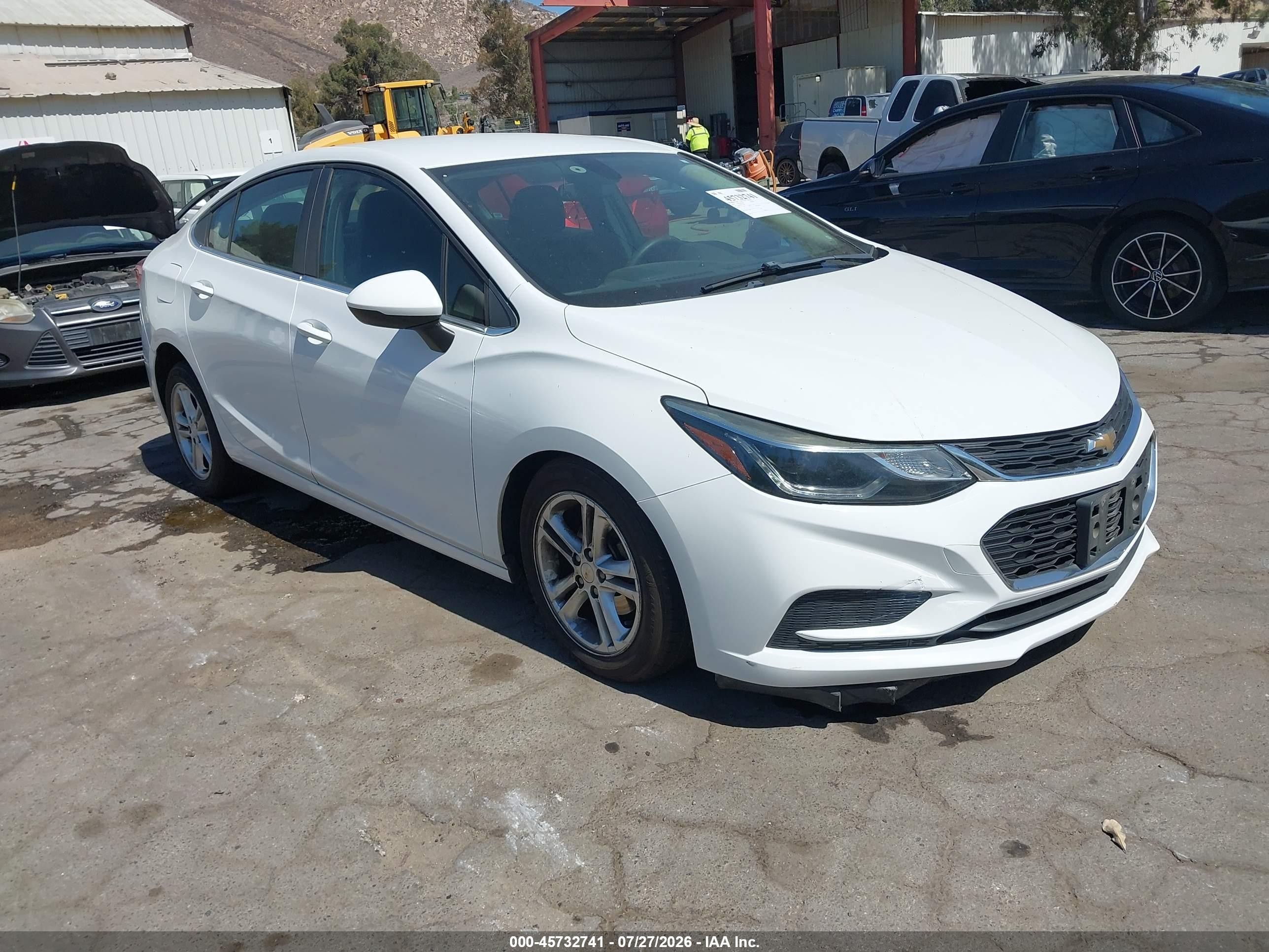 2018 Chevrolet Cruze LT, VIN 1G1BE5SM7J7165374 — Normal wear