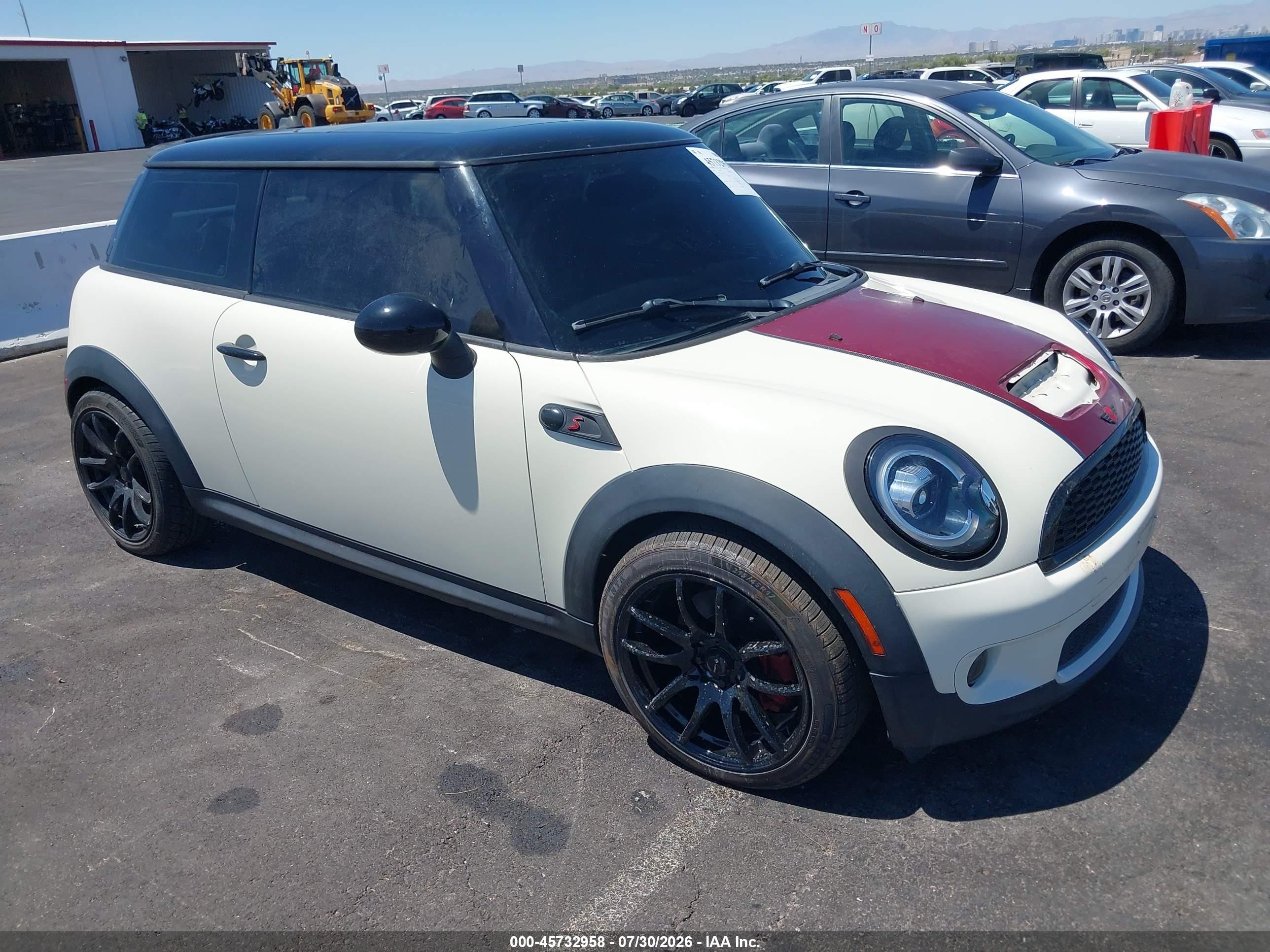 2010 MINI Hardtop S, VIN WMWMF7C58ATZ71244 — Normal wear