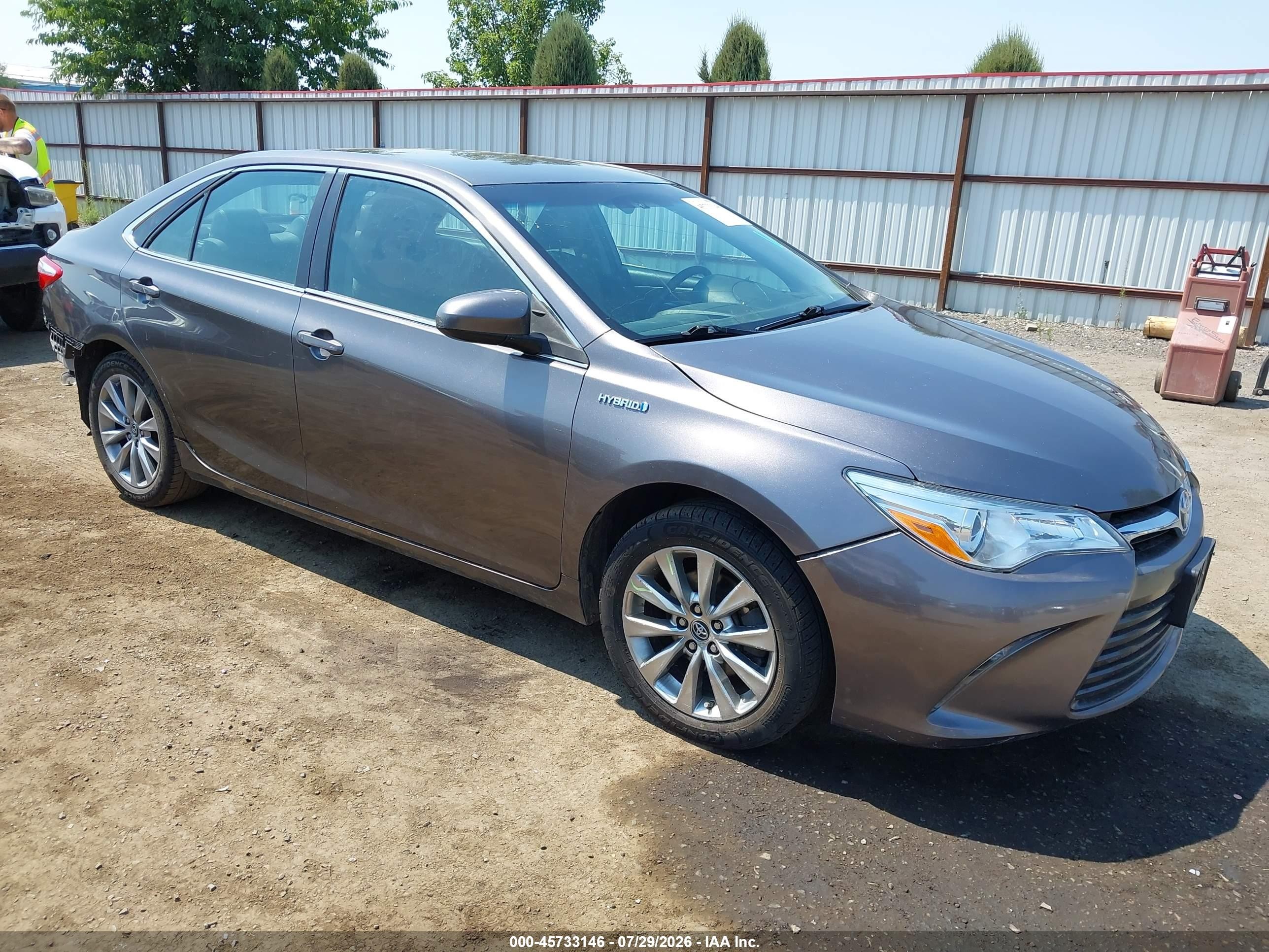 2016 Toyota Camry XLE, VIN 4T1BD1FK6GU181115 — Rear end