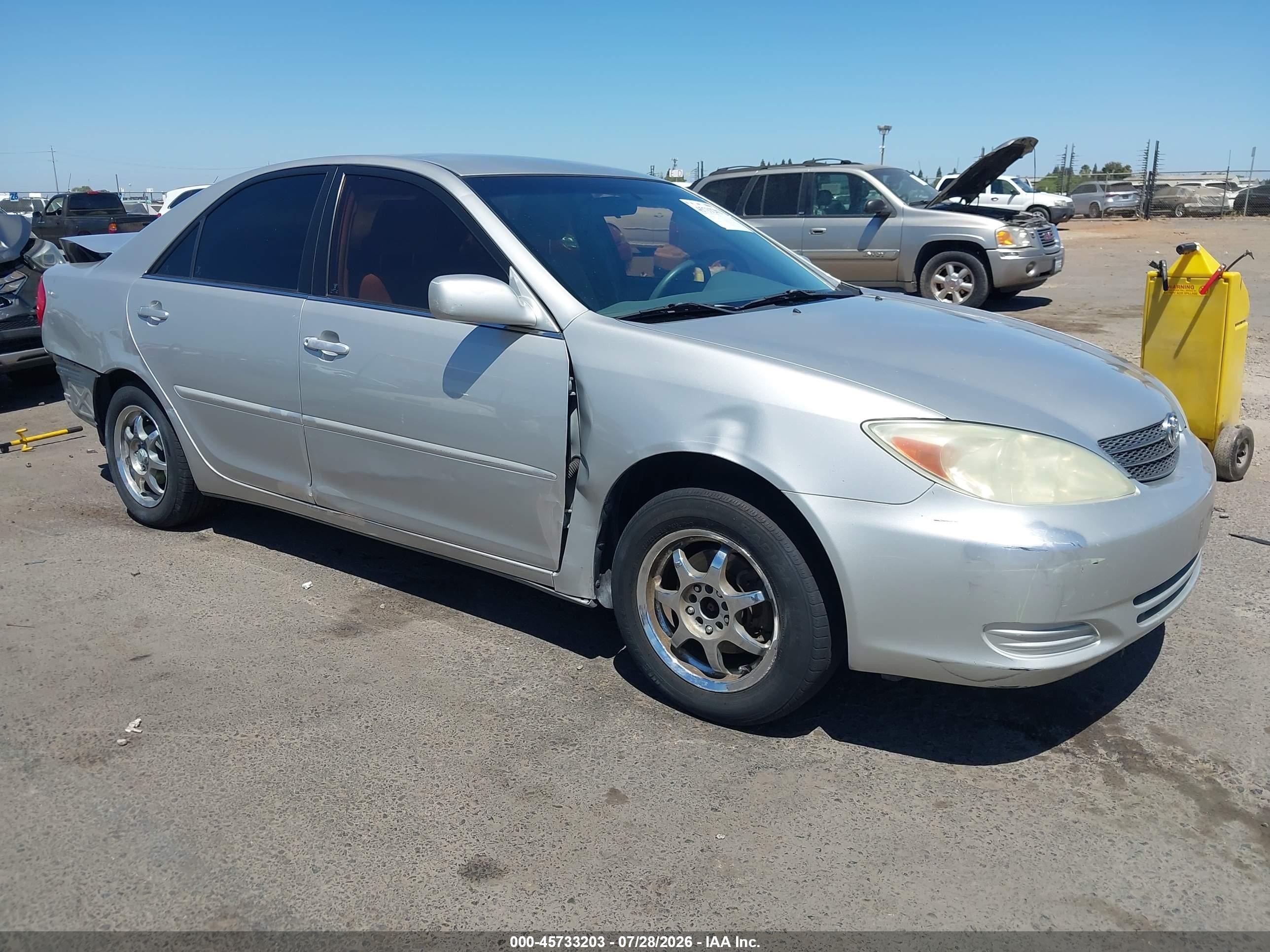2004 Toyota Camry LE, VIN 4T1BE32K94U305131 — Rear end
