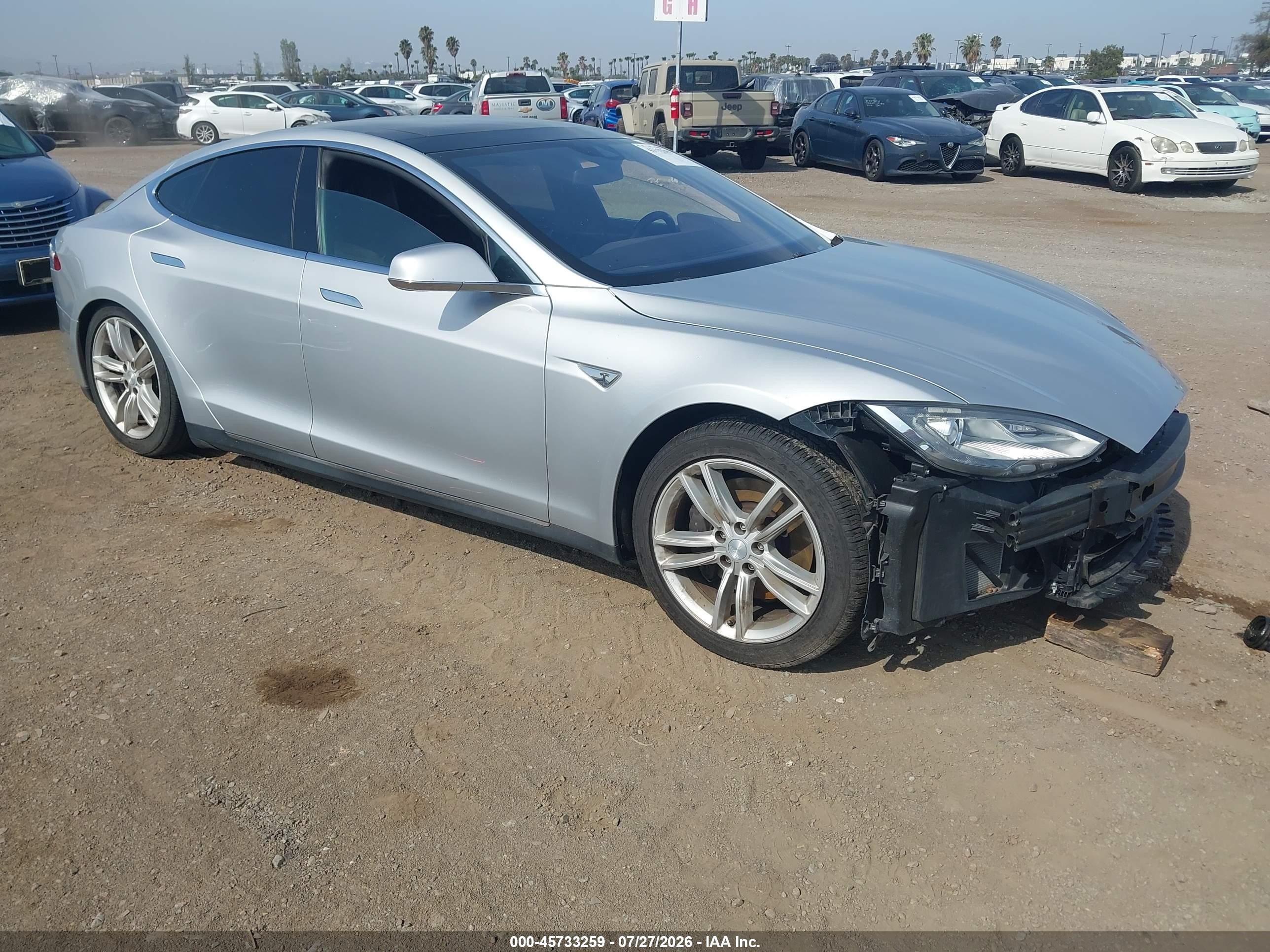 2016 Tesla Model S 90D, VIN 5YJSA1E21GF128152 — Front end