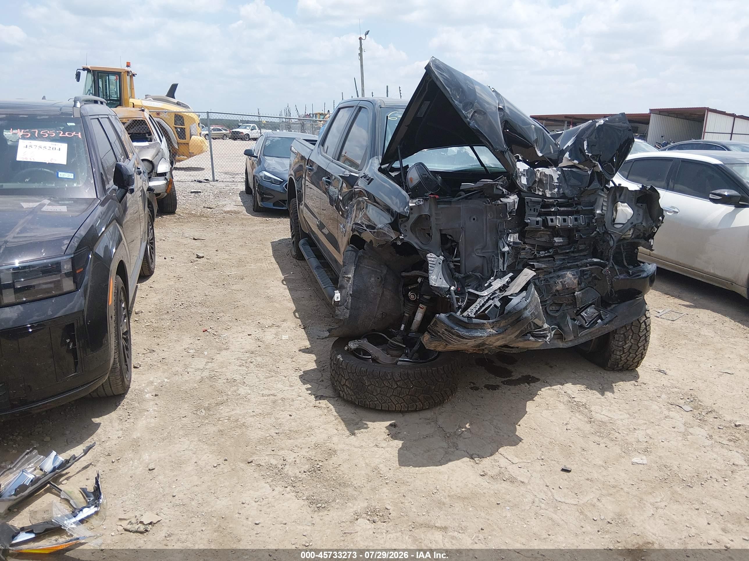 2023 Chevrolet Silverado 1500 RST, VIN 2GCUDEED7P1113909 — Перед