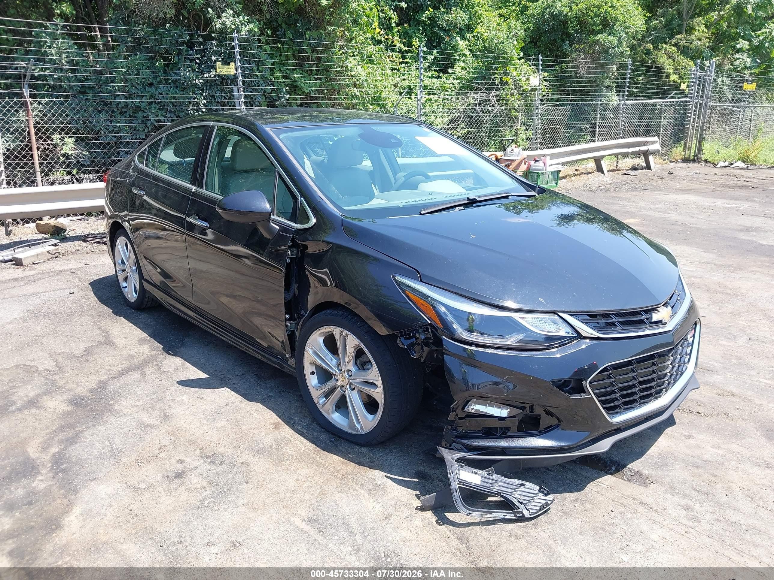 2017 Chevrolet Cruze Premier, VIN 1G1BF5SM3H7183572 — Front end