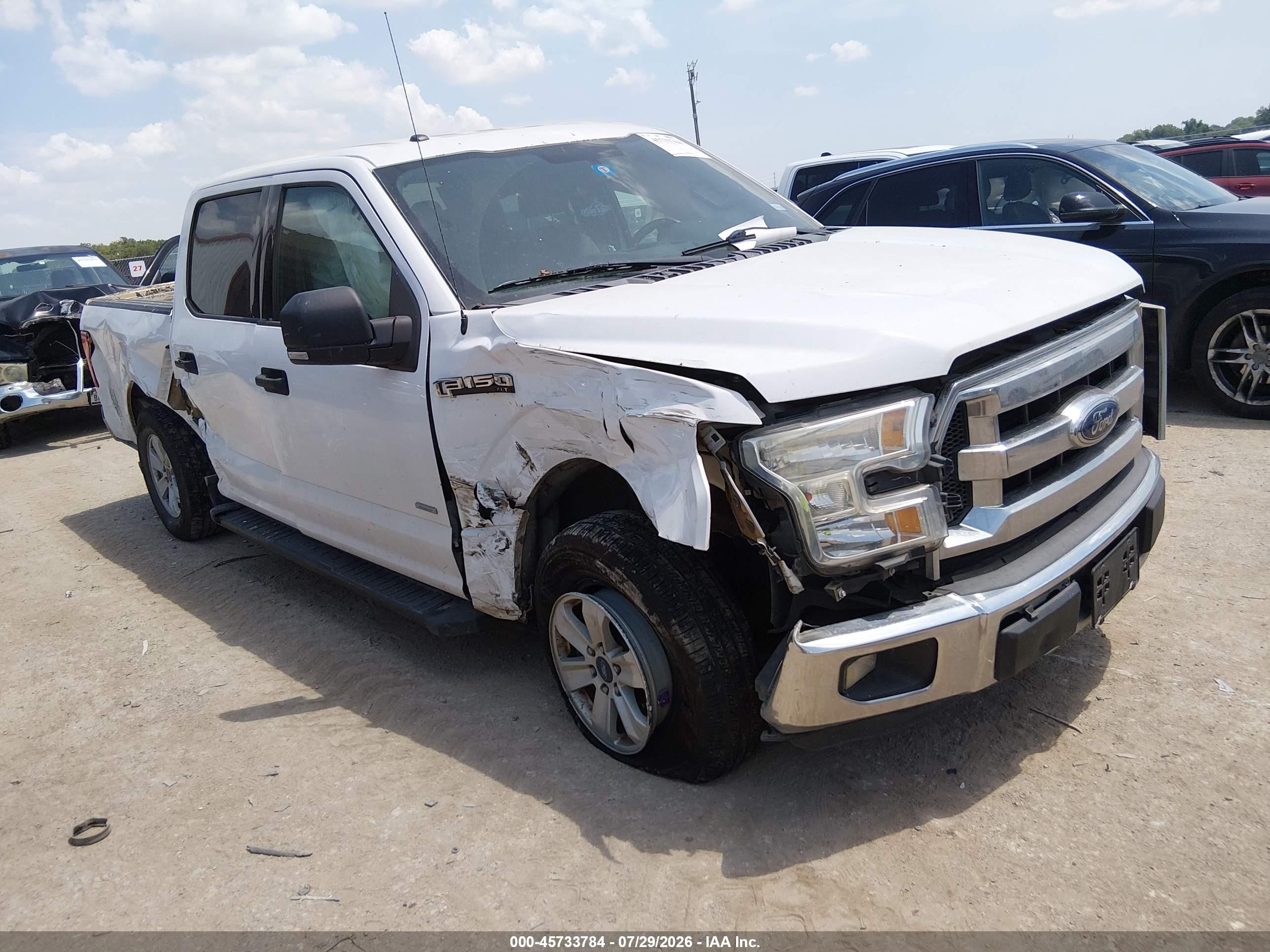 2015 Ford F-150 XLT, VIN 1FTEW1CP6FKD26353 — Side
