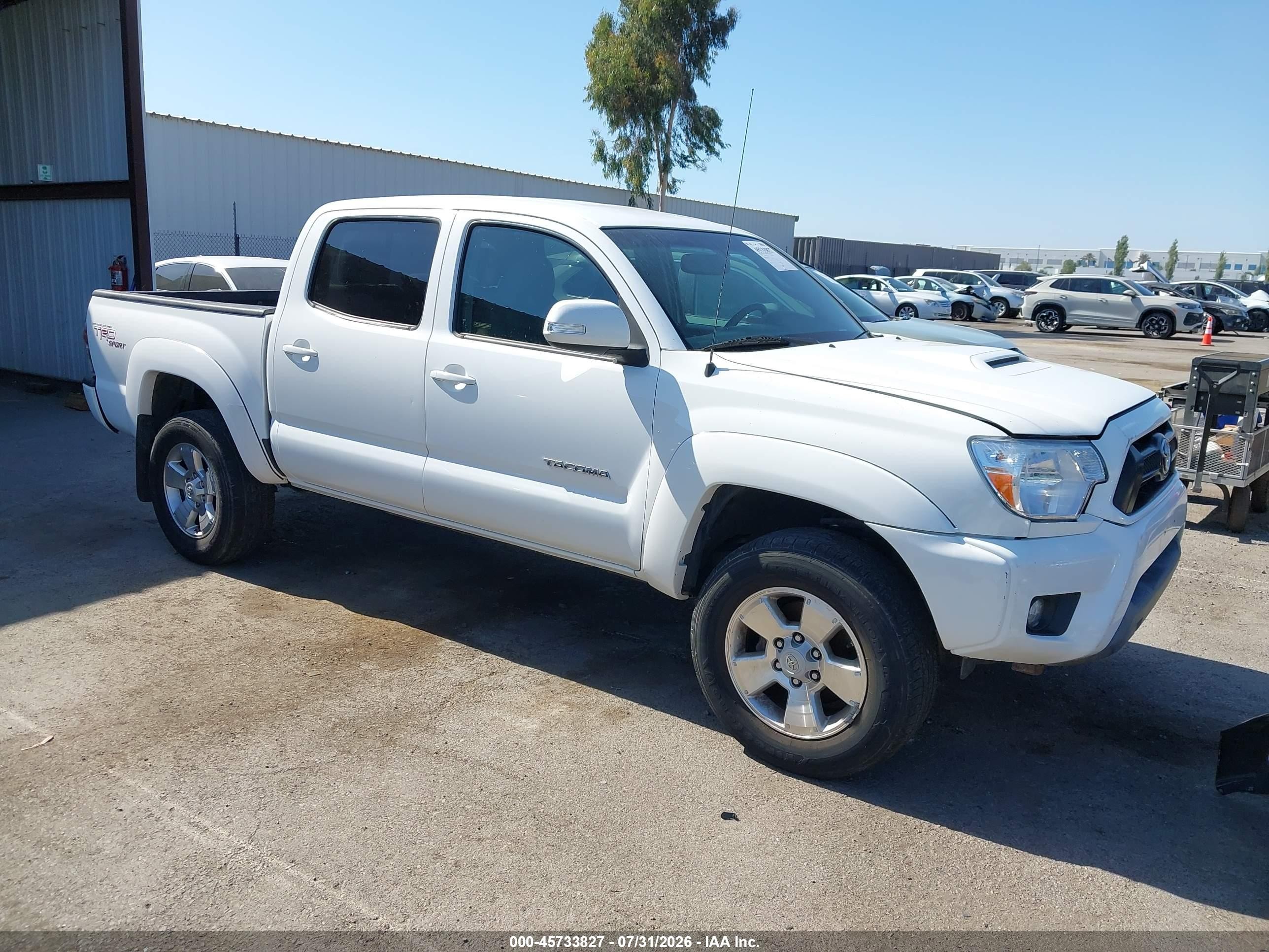 2012 Toyota Tacoma PreRunner, VIN 3TMJU4GN2CM138173 — Front end