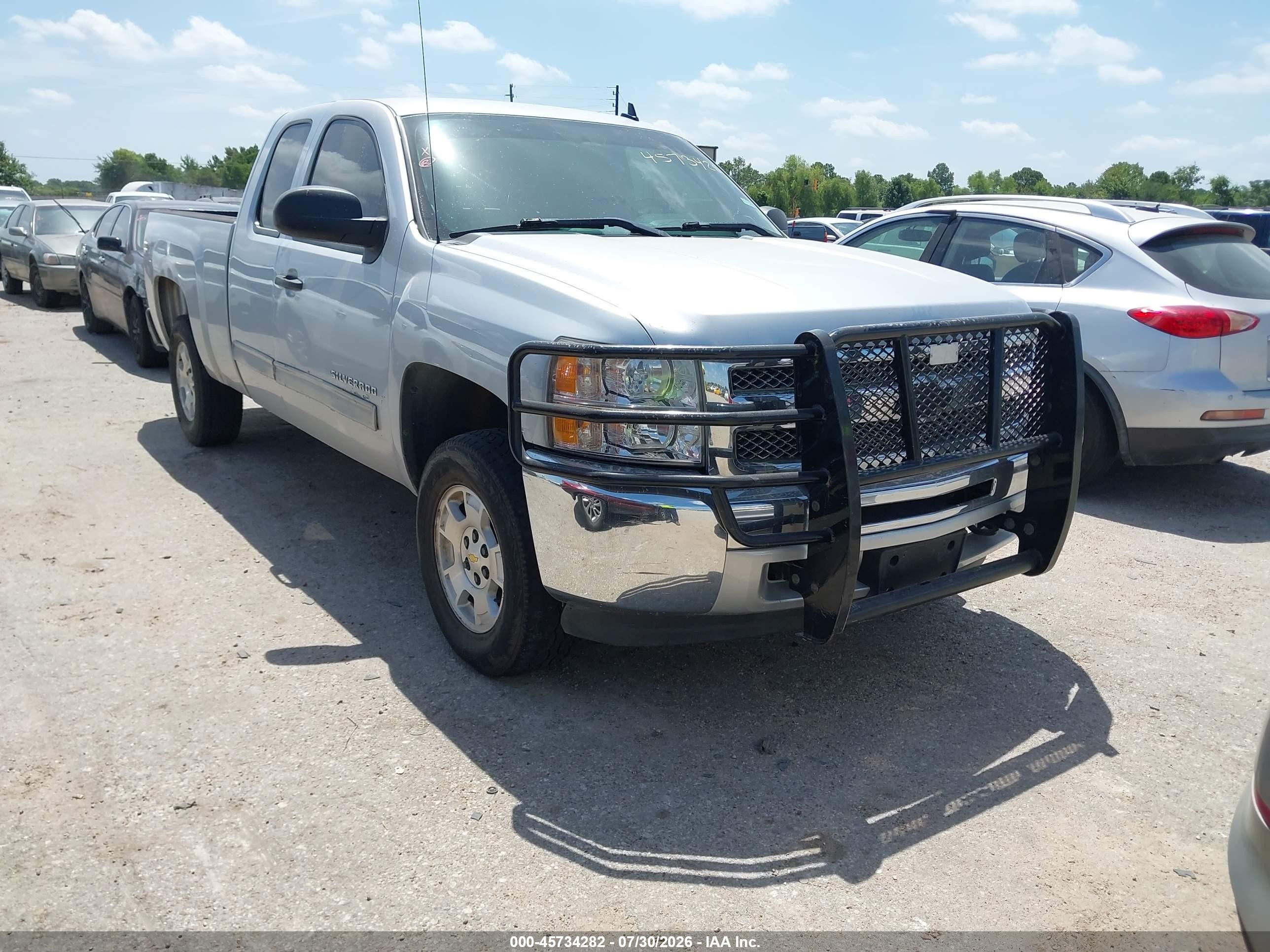 2013 Chevrolet Silverado 1500 LT, VIN 1GCRKSE72DZ383900 — Normal wear