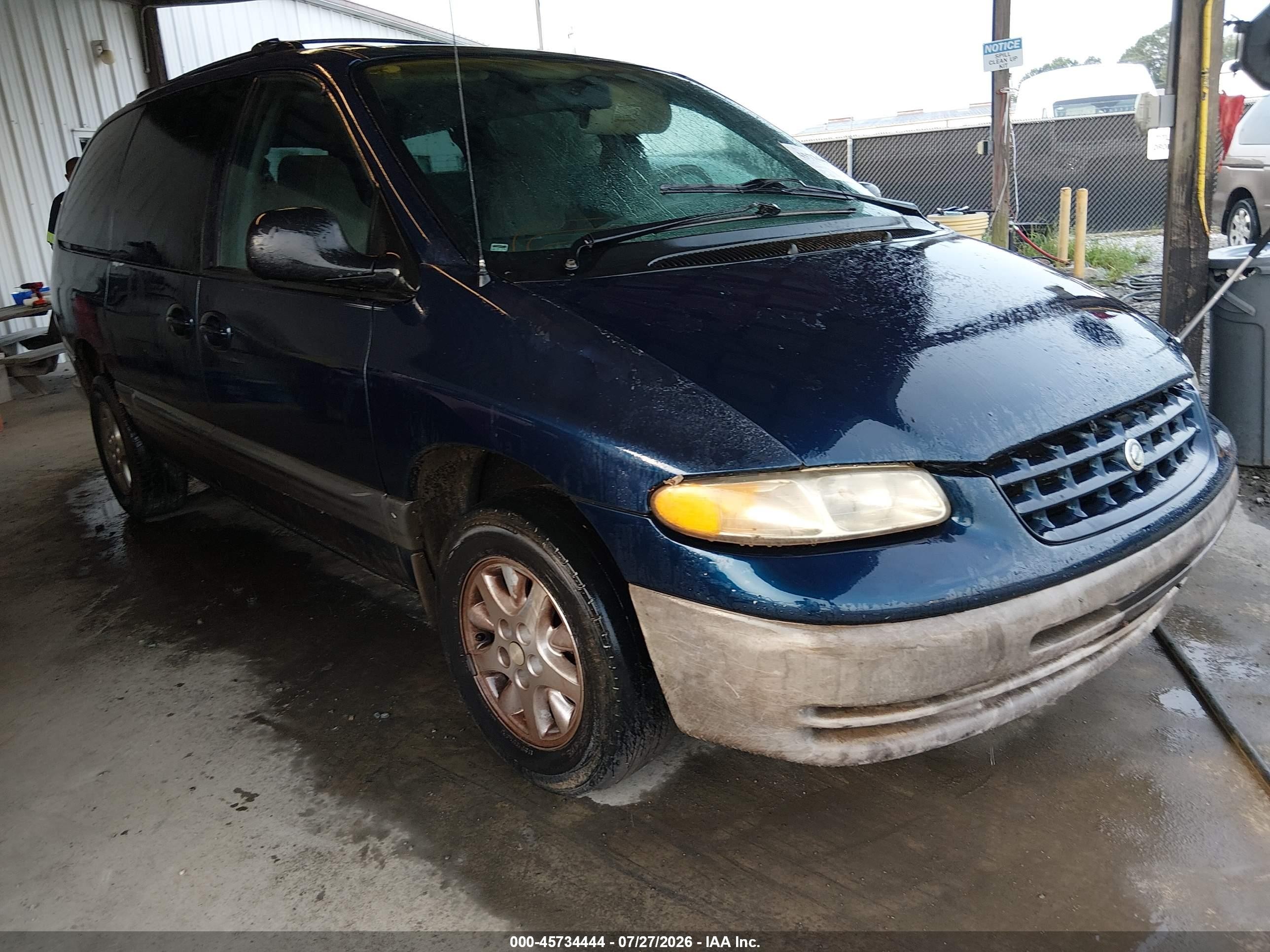 2000 Chrysler Voyager SE, VIN 1C4GJ44G1YB628918 — Normal wear