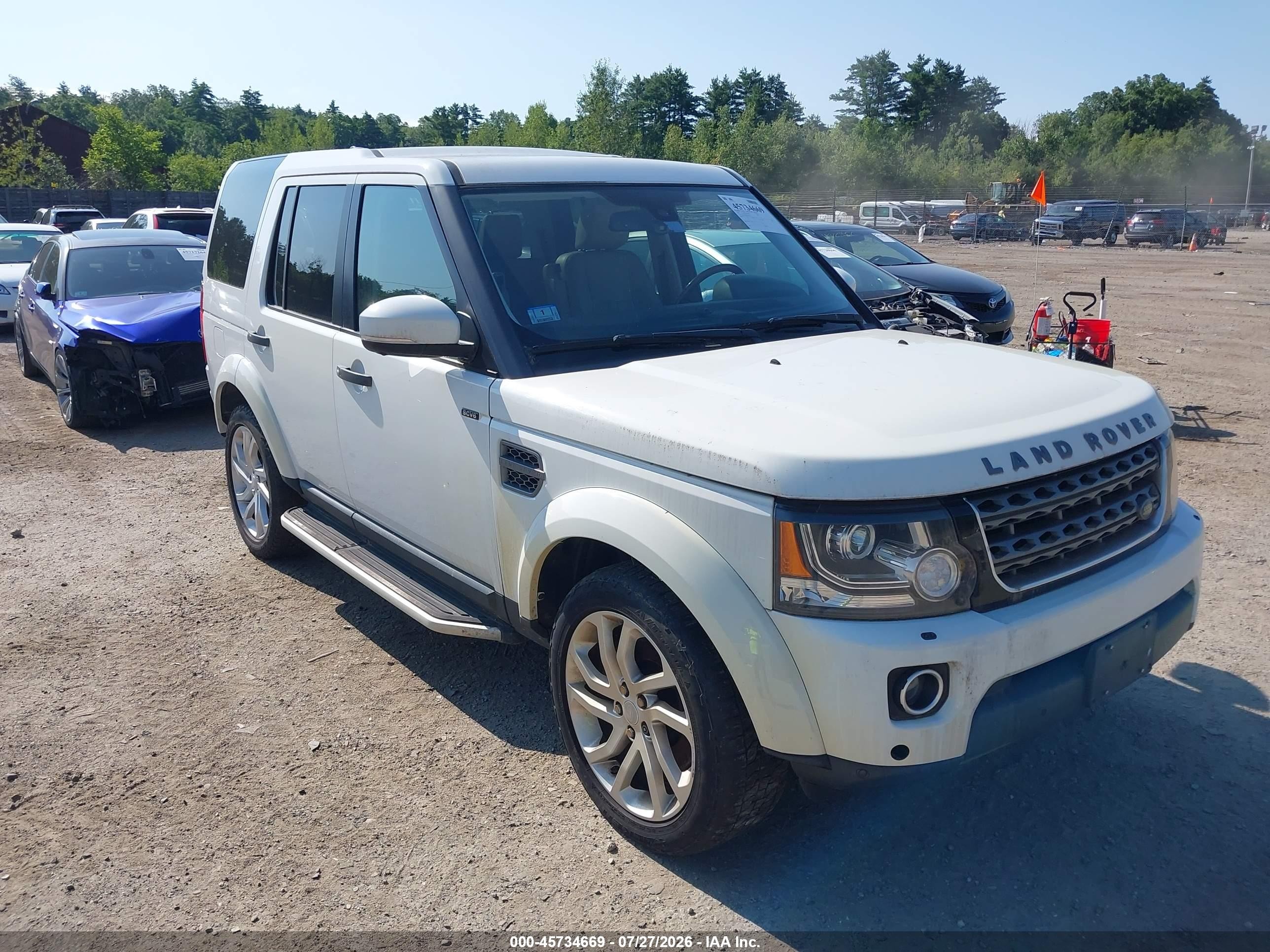 2016 Land Rover LR4 HSE, VIN SALAG2V66GA830178 — Normal wear